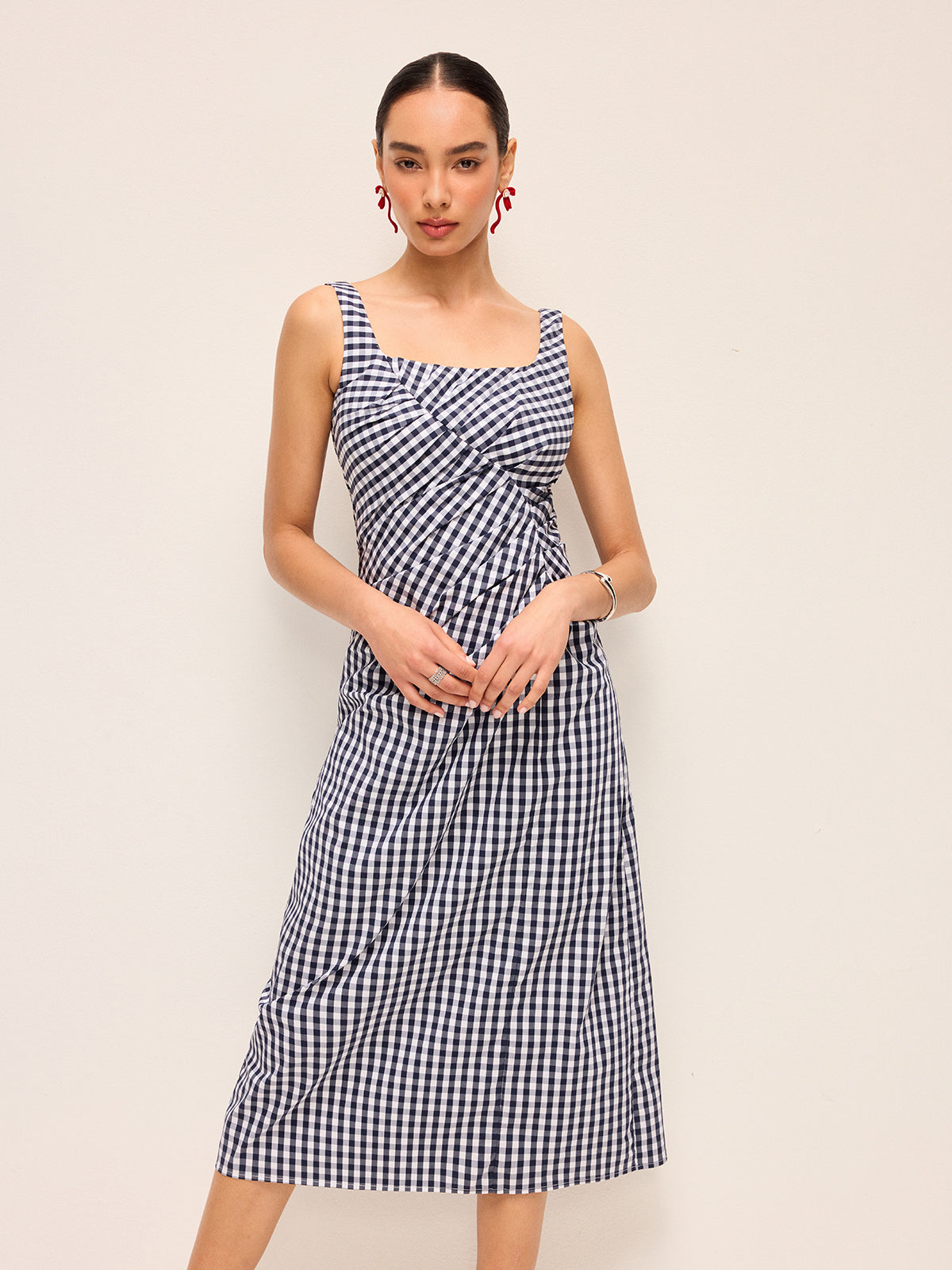 Luminweave – Ärmelloses Gingham-Kleid mit asymmetrischen Falten