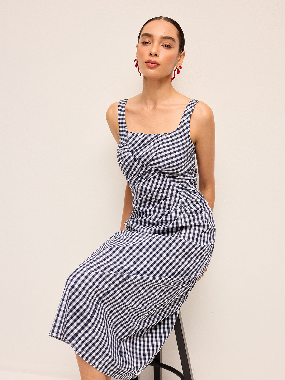 Luminweave – Ärmelloses Gingham-Kleid mit asymmetrischen Falten