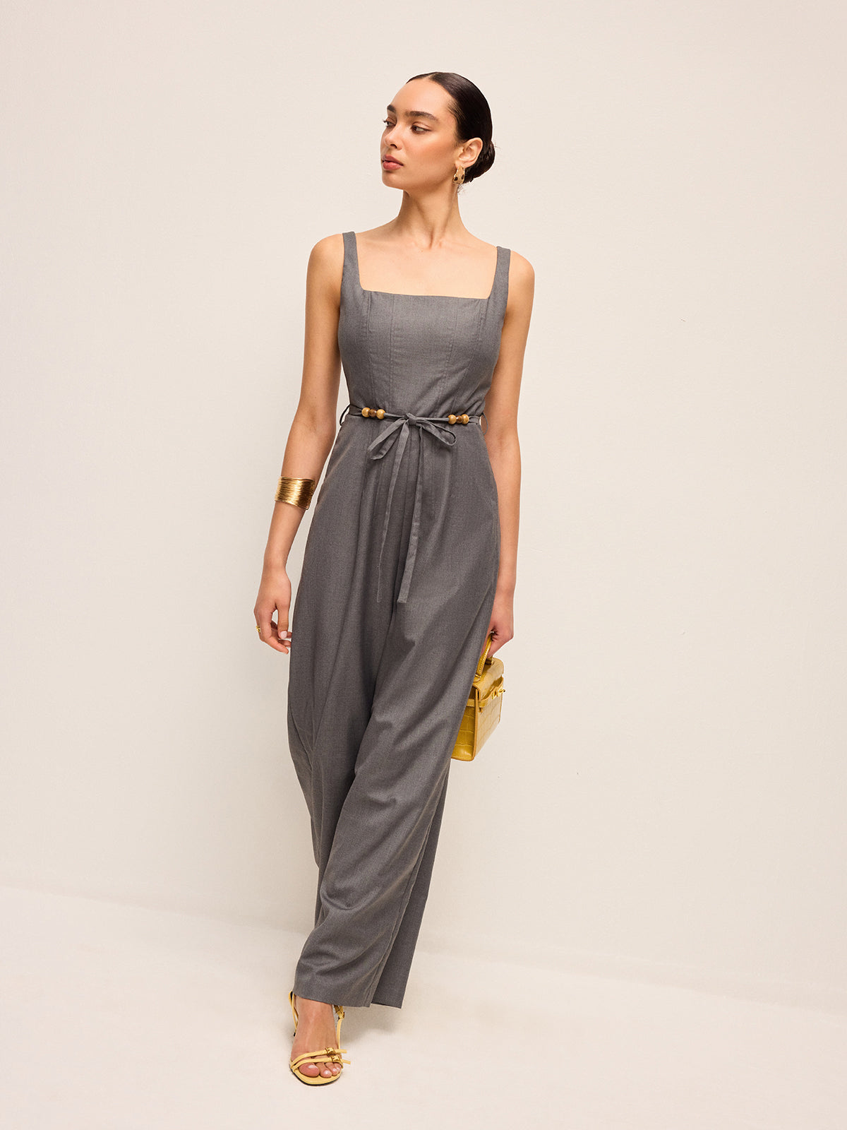 Enchantglow – Jumpsuit med fyrkantig halsringning och skärp, pärlhalsband i midjan