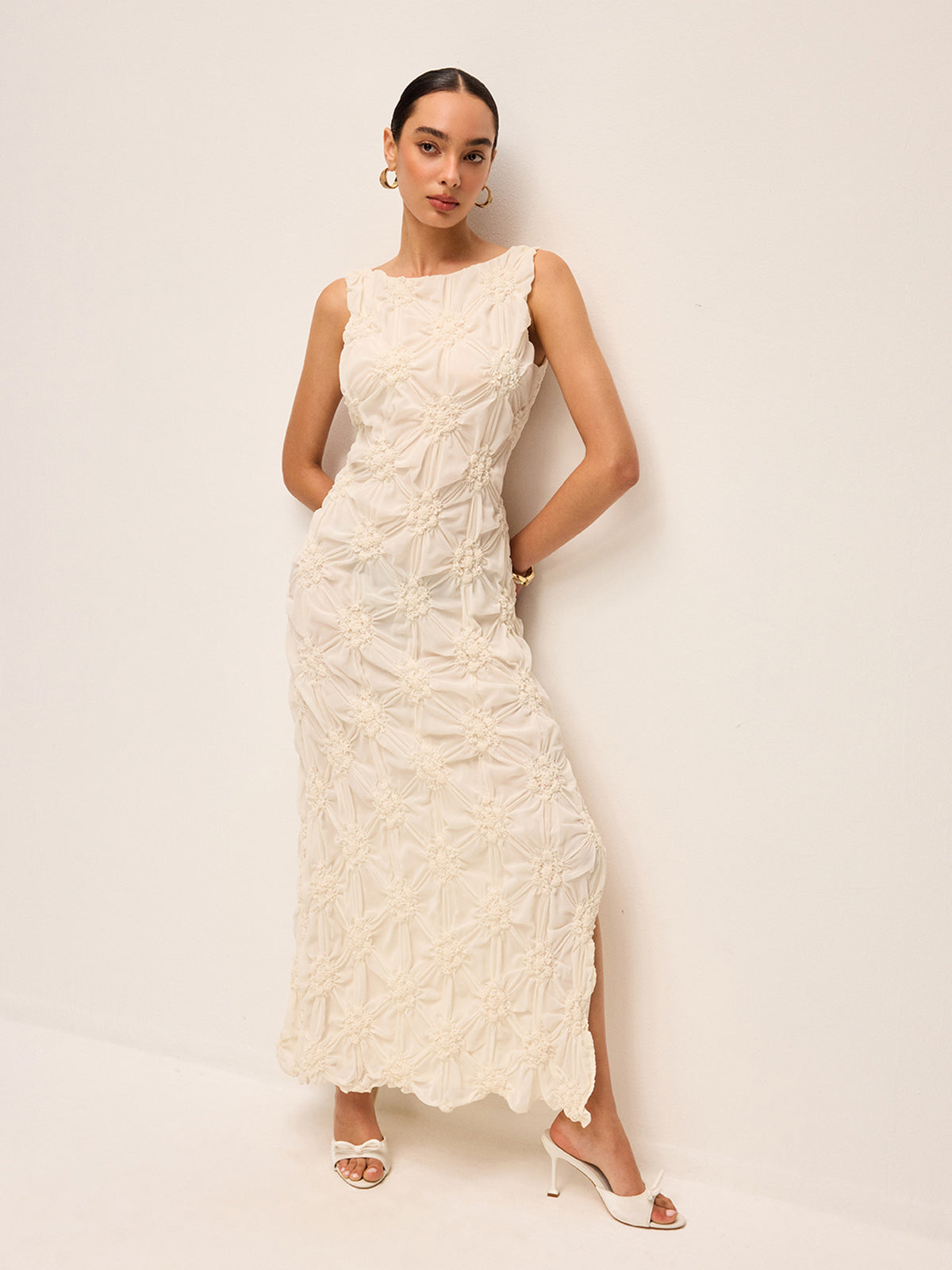 Mystglow – Elegantes Maxikleid mit Stickerei und Schlitz