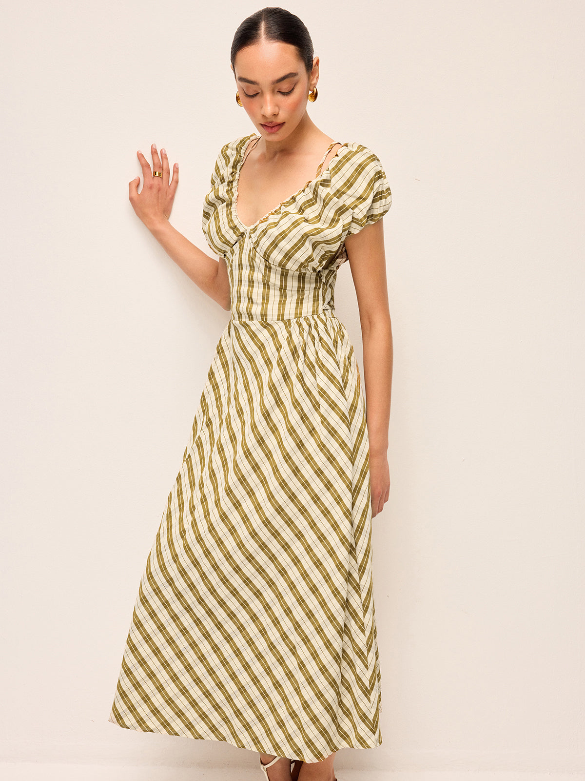 Solarsilk Kariertes Kleid mit Herzausschnitt und Puffärmeln ohne Gürtel