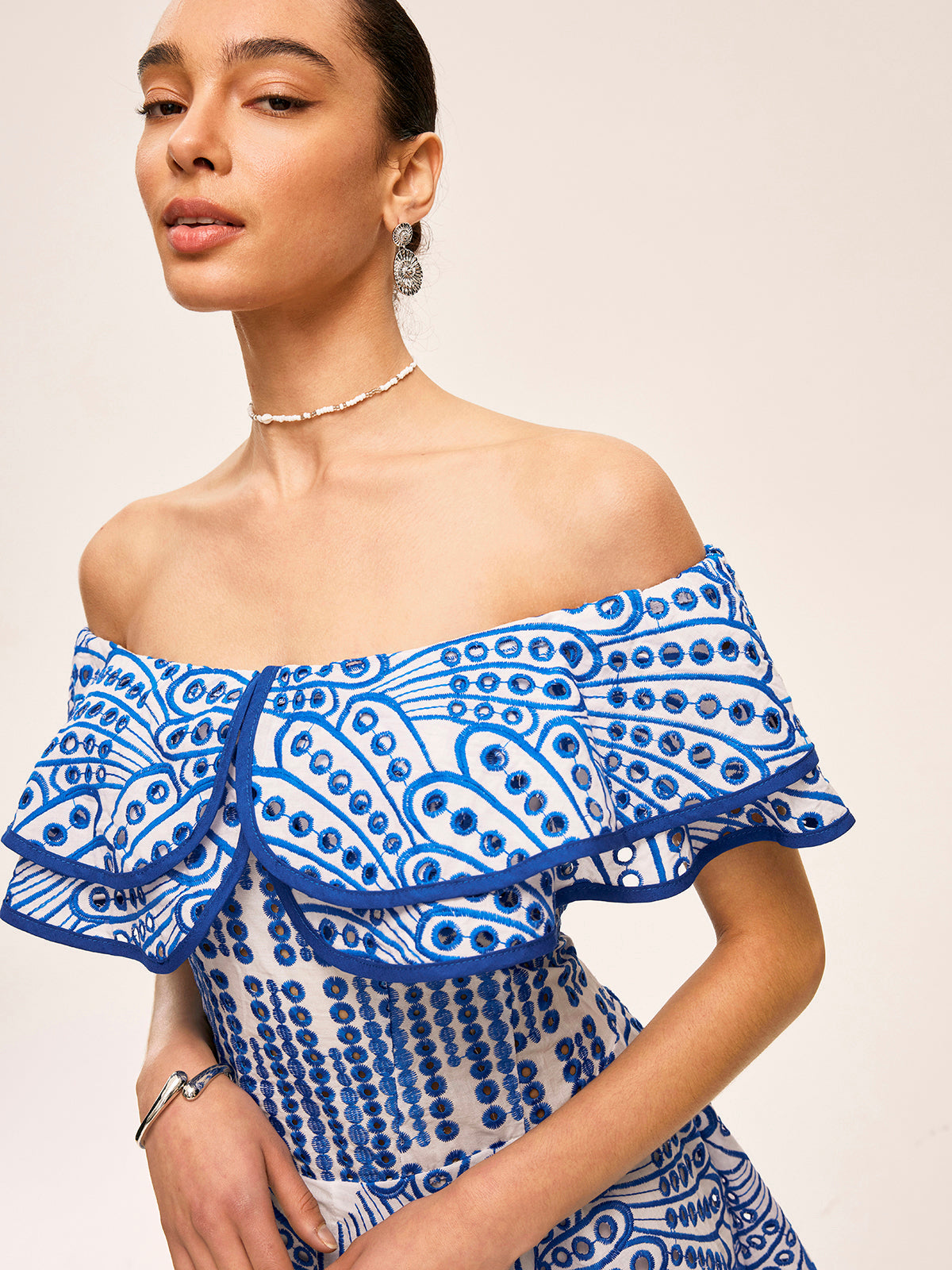 Feliel Halvtransparent Off-Shoulder Klänning Med Volanger