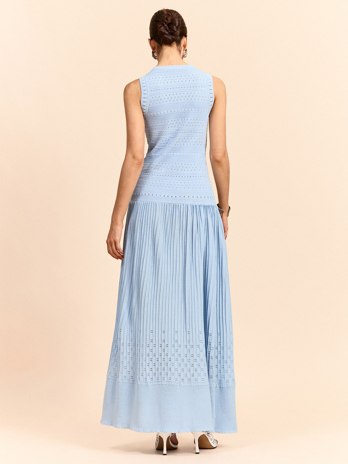 SŽvel – Ärmelloses Maxikleid aus Strick mit Ösenfalten