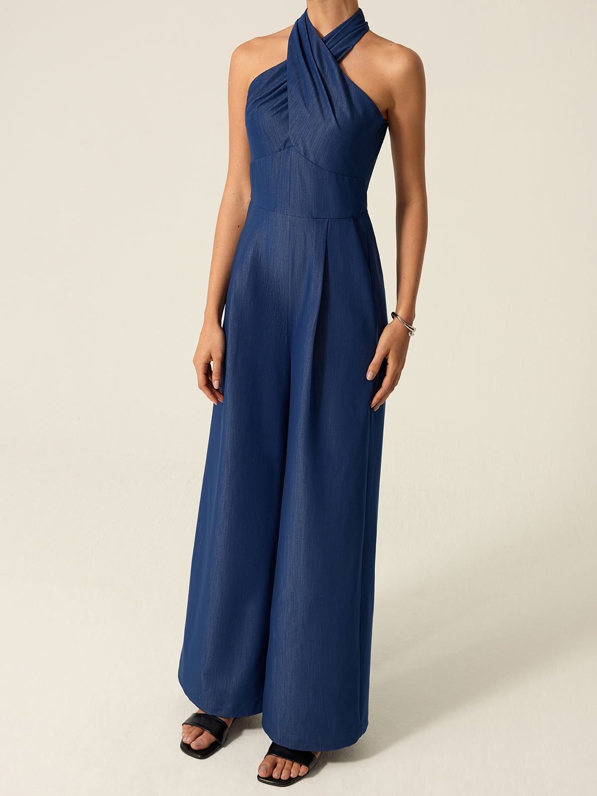 Valys Jumpsuit med fickor och halterneck och vida ben