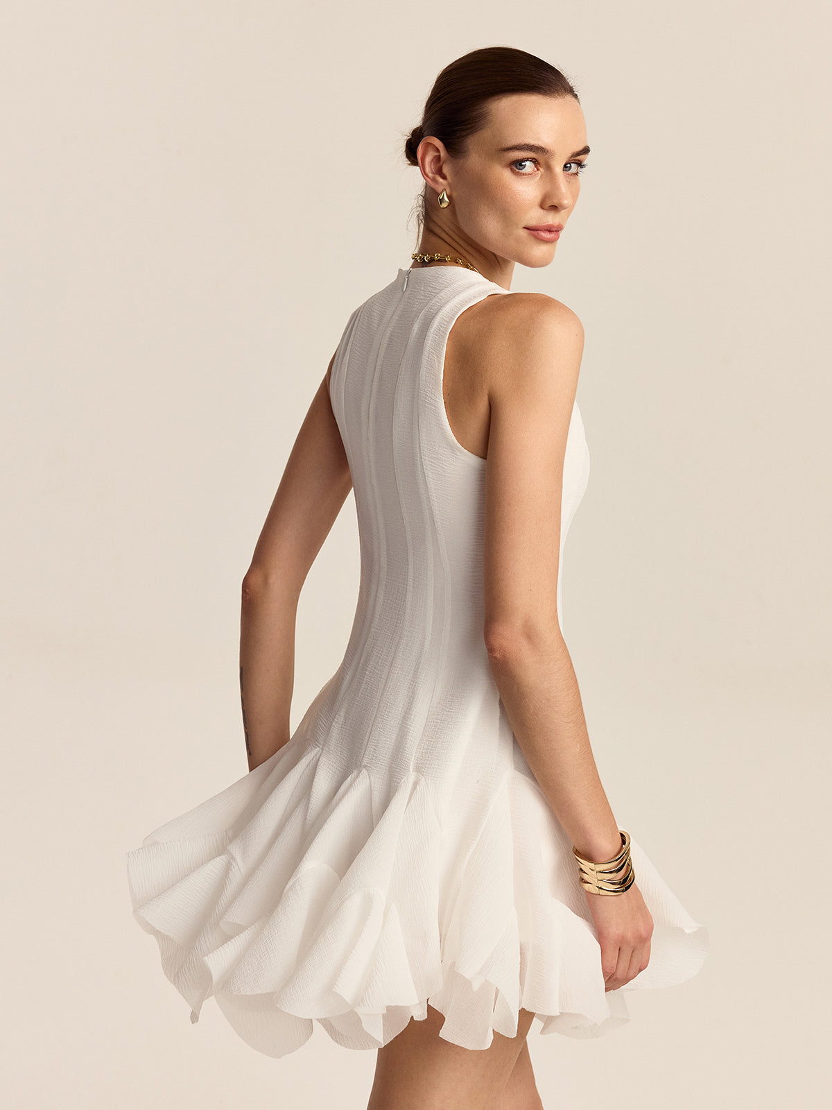 Prismatic – Halbtransparentes Minikleid mit Rüschensaum