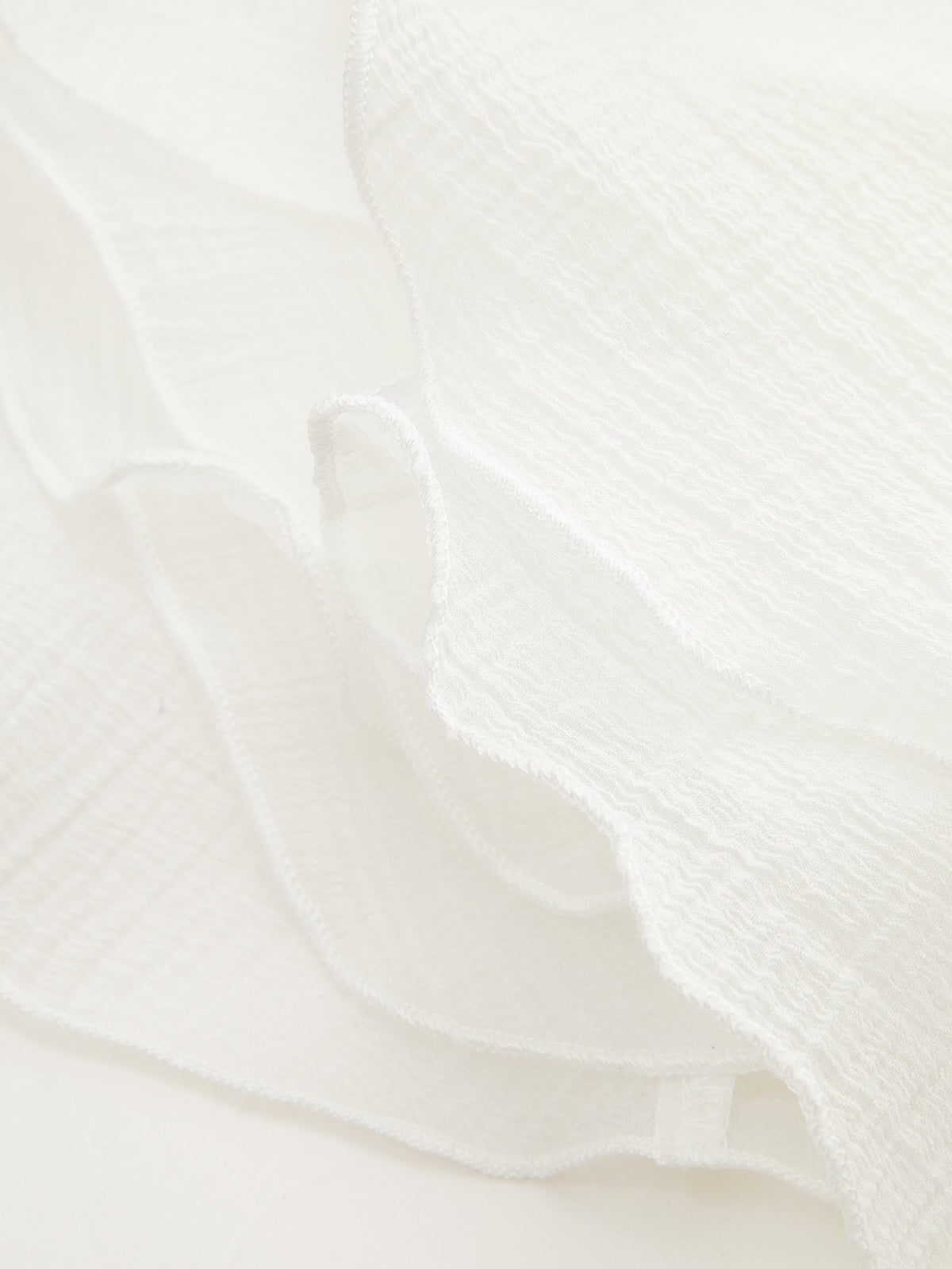 Prismatic – Halbtransparentes Minikleid mit Rüschensaum