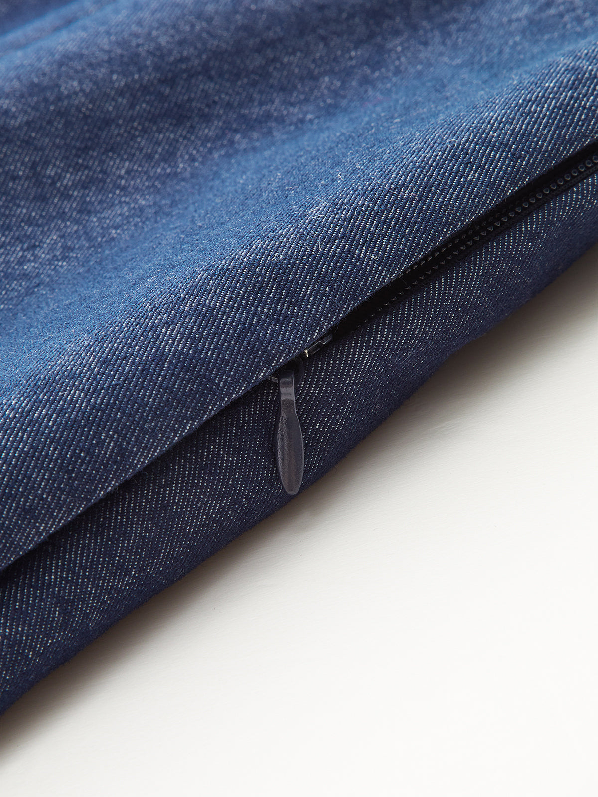 Serene denimshorts med metallkedjebälte