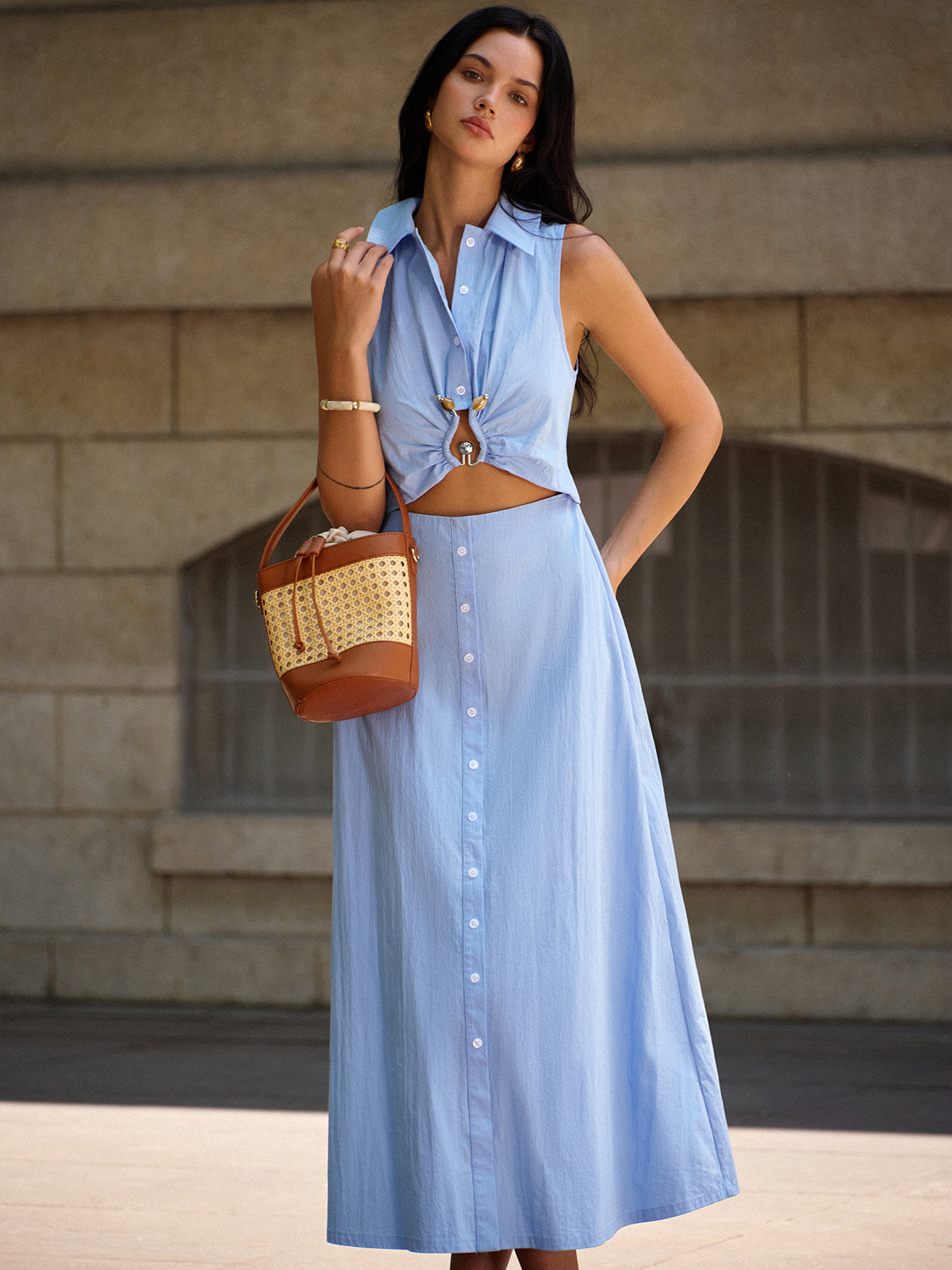 Raviel Kleid mit Cut-outs und Metalldekor