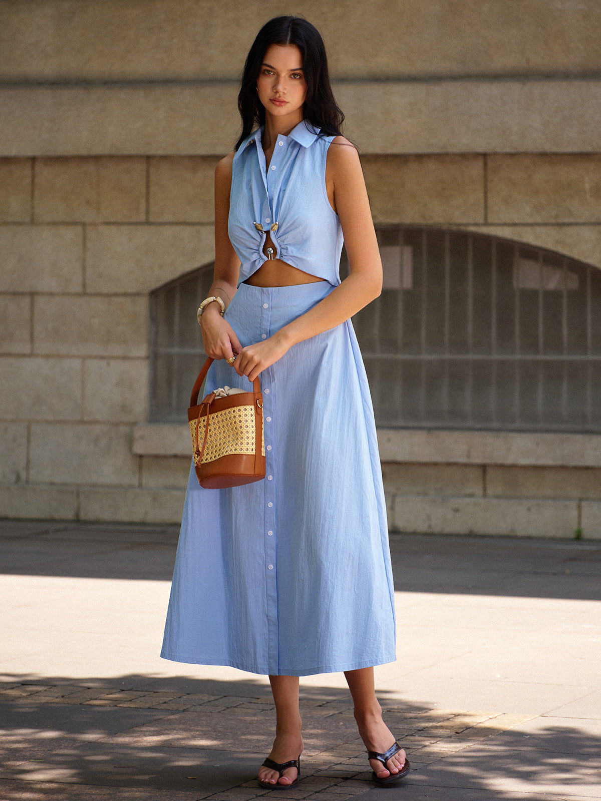 Raviel Kleid mit Cut-outs und Metalldekor