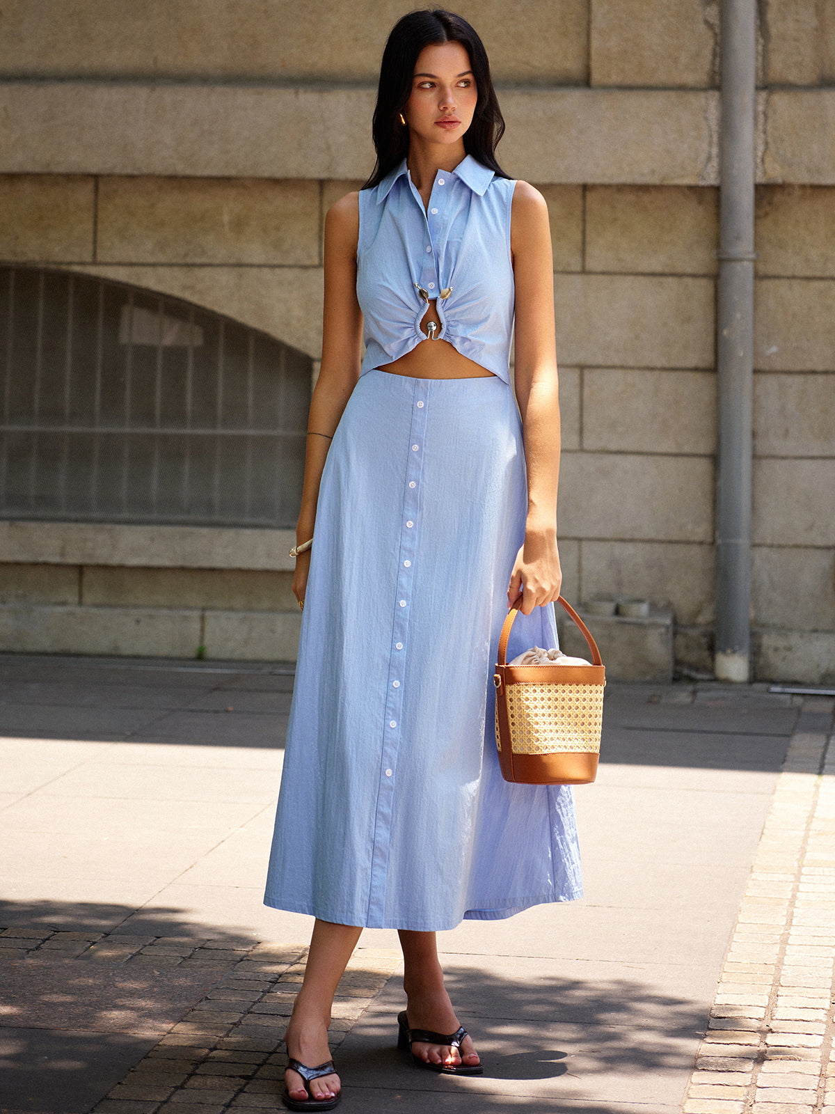 Raviel Kleid mit Cut-outs und Metalldekor
