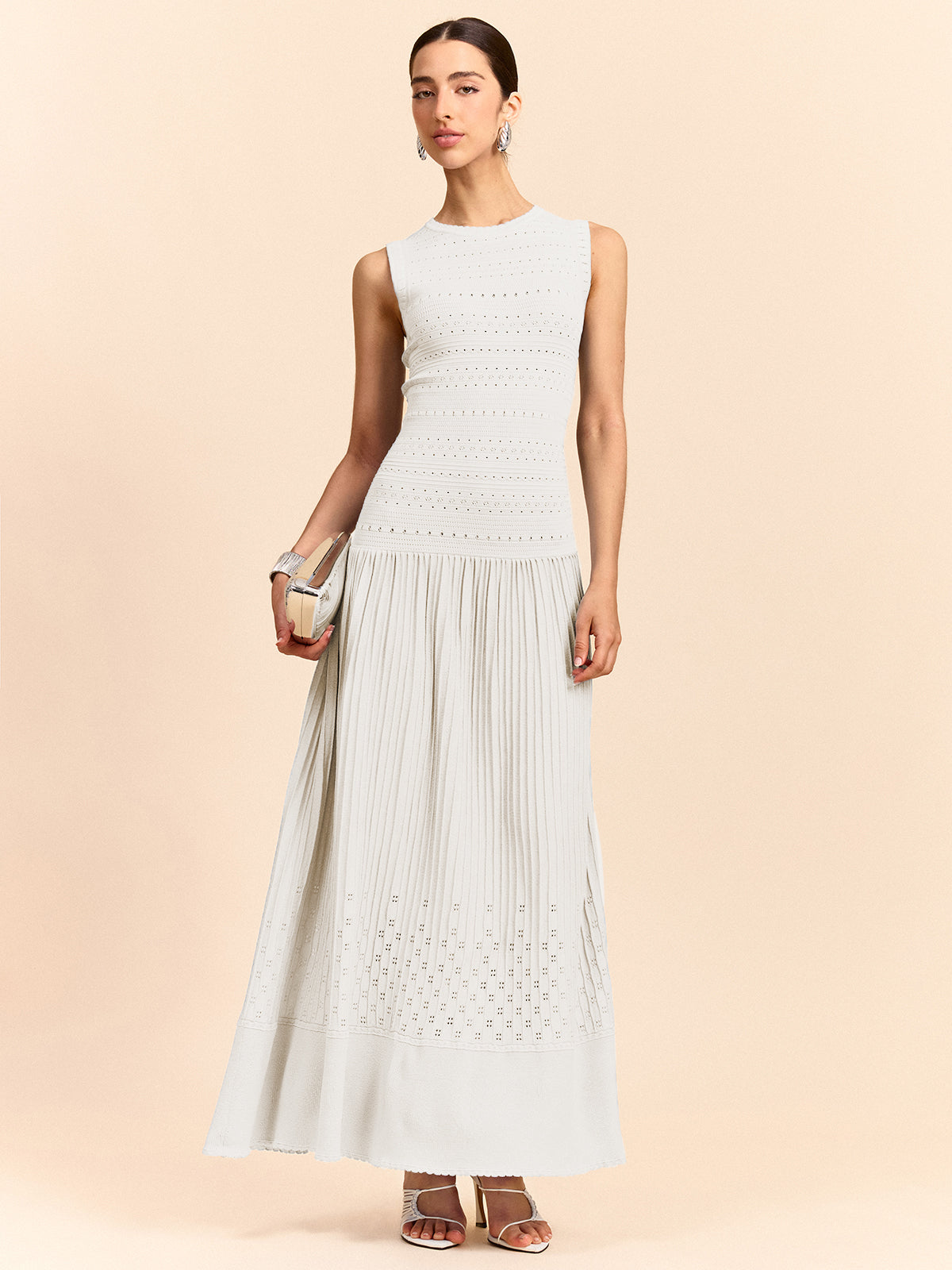 SŽvel – Ärmelloses Maxikleid aus Strick mit Ösenfalten