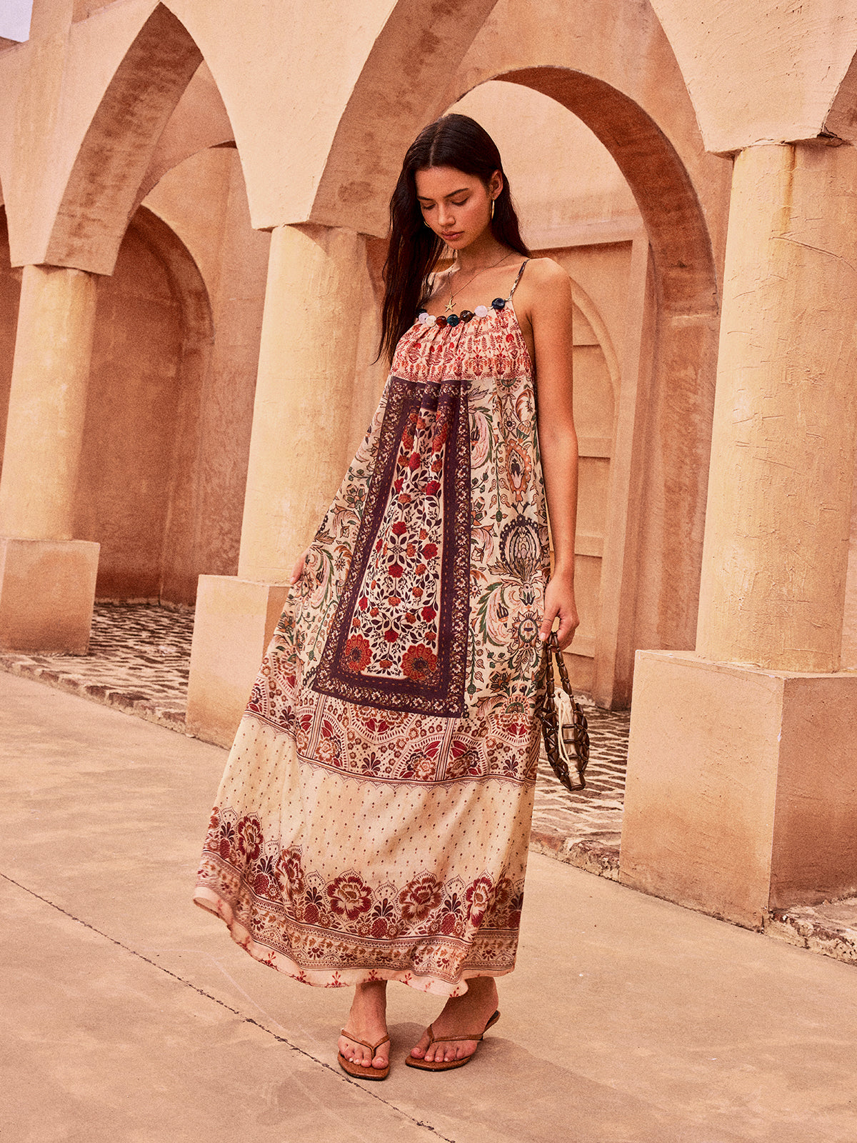 Miracleglow – Maxikleid mit Paisley-Print und Perlen