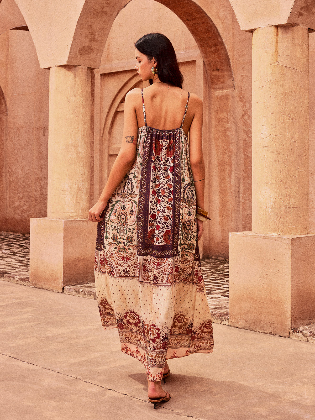 Miracleglow – Maxikleid mit Paisley-Print und Perlen