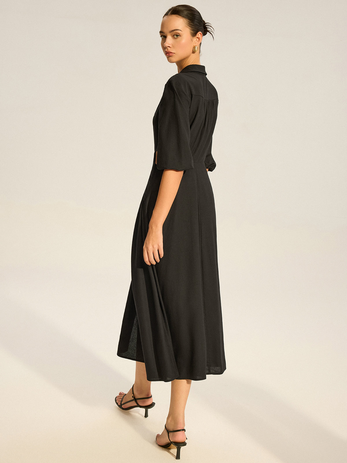Prismlace – Hemdkleid mit verdrehtem Cut-out und Knöpfen