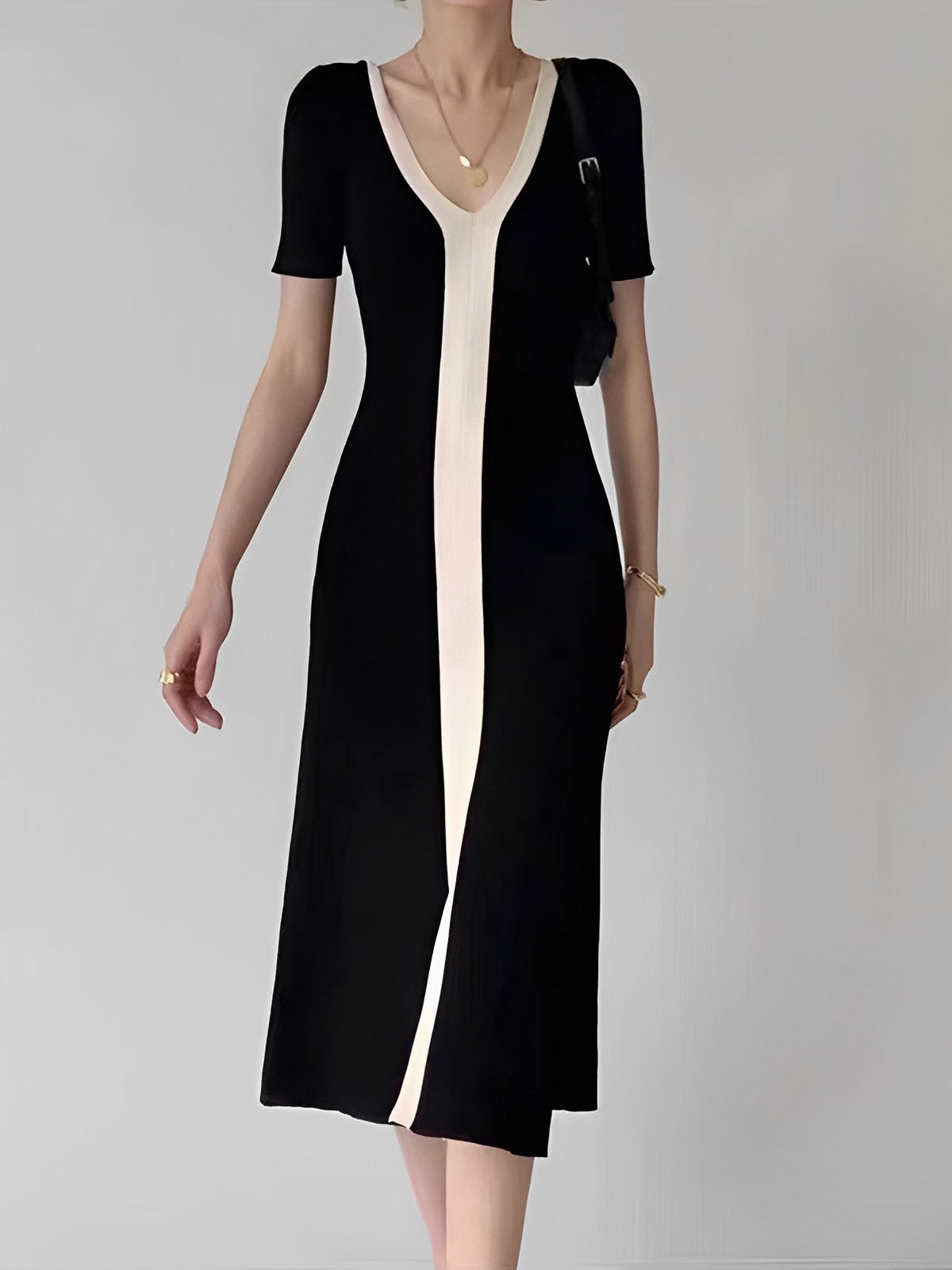 Kelys Two Tone V-Neck Knit Slit Midi Dress