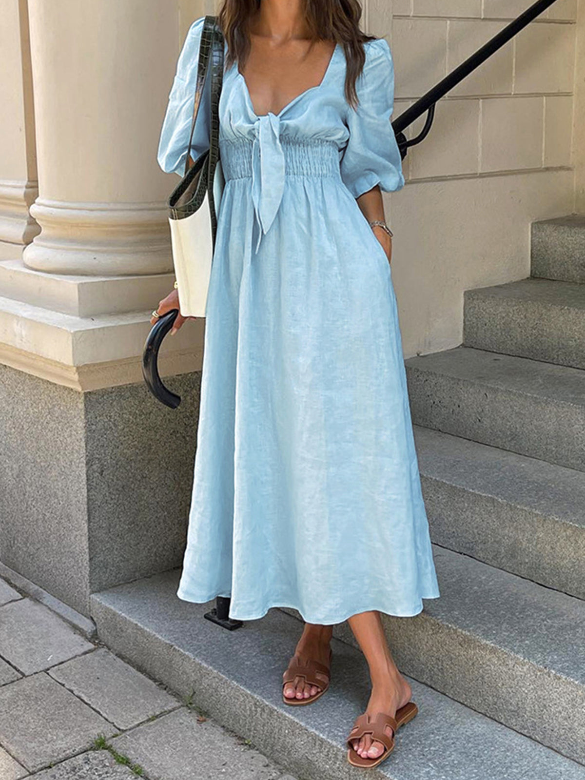 Orel – Midikleid aus Leinen und Baumwolle mit Schnürung vorne 