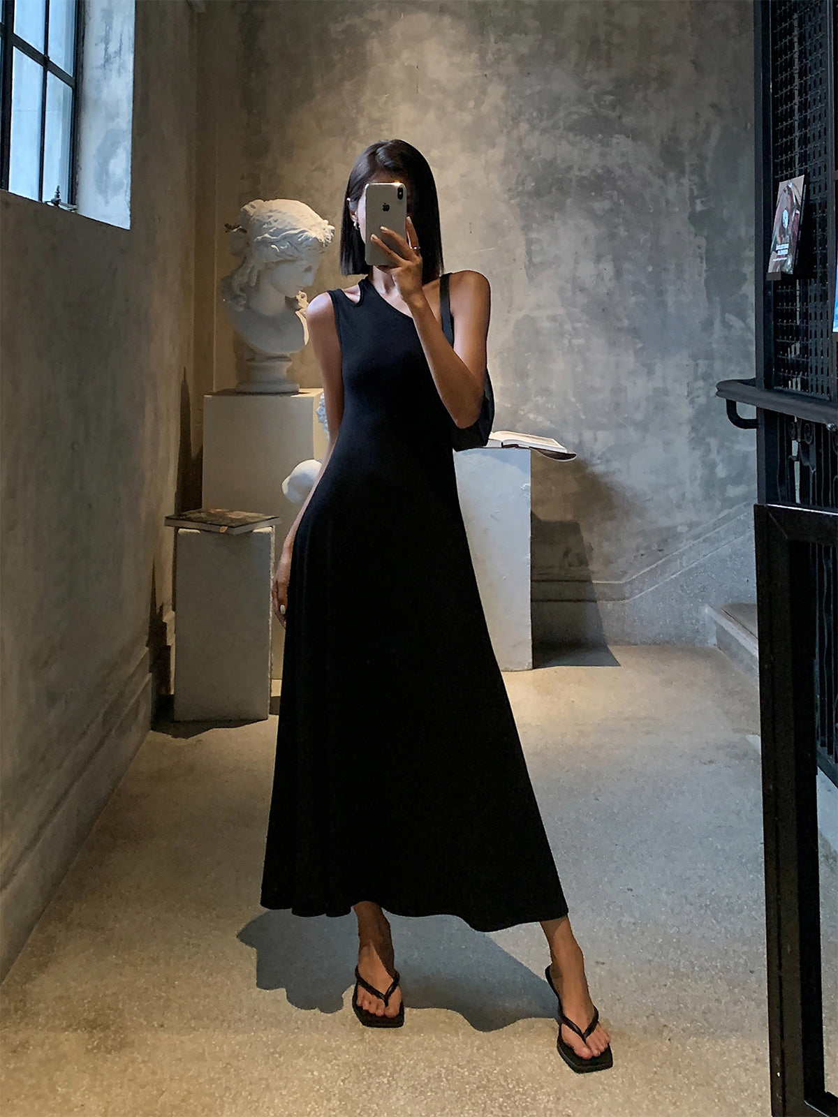 Celviel – Langes, rückenfreies Strickkleid mit Cut-outs 