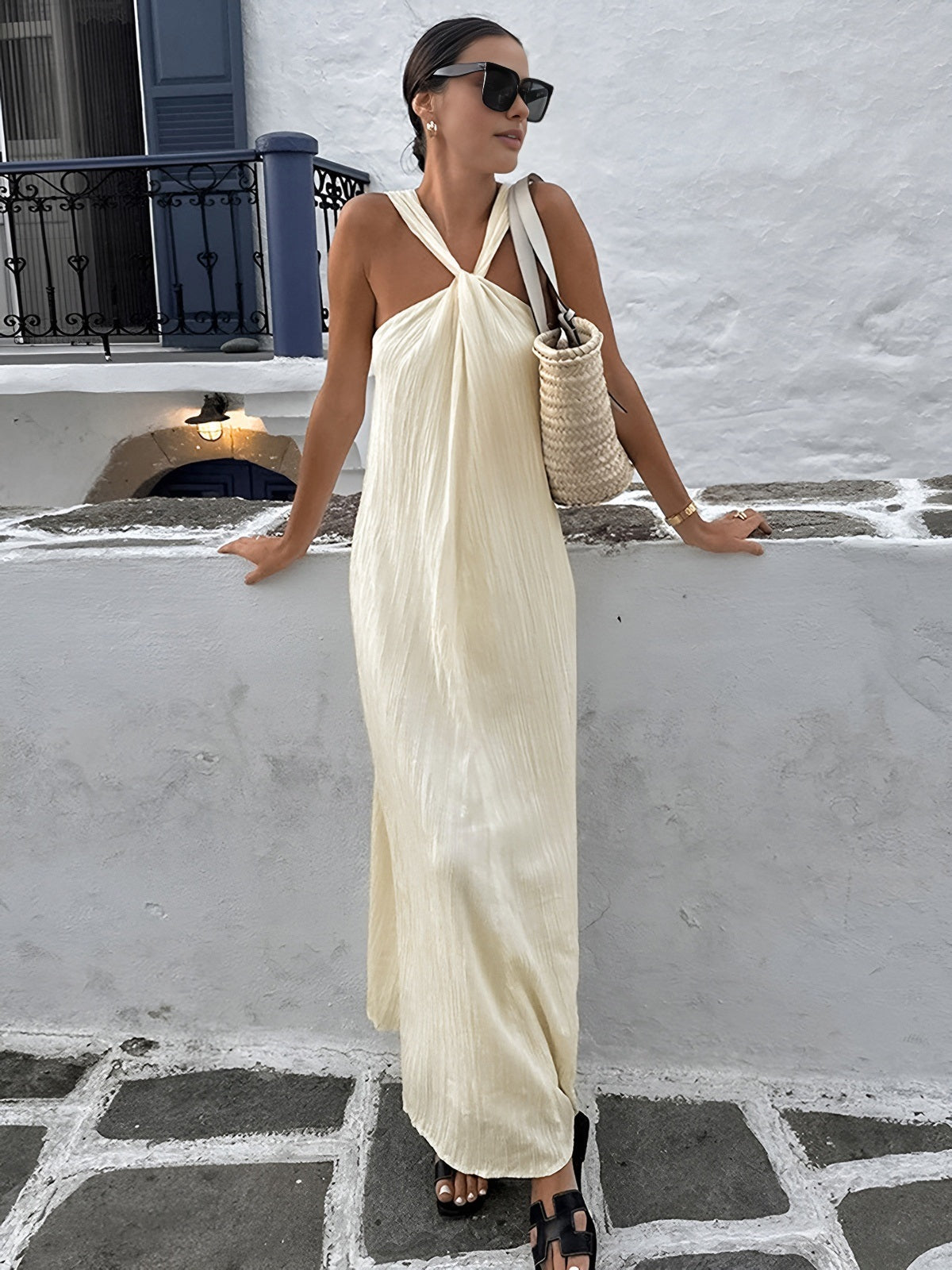 Solae – Cremefarbenes, langes Neckholderkleid 