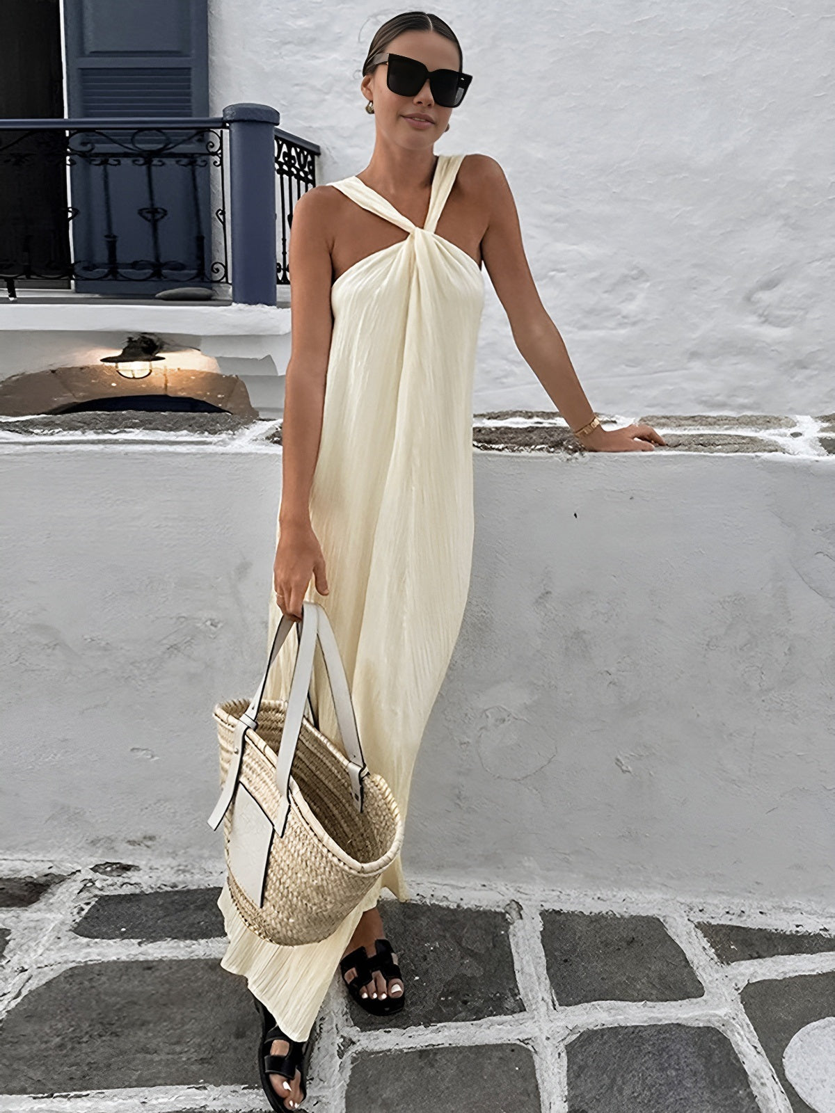 Solae – Cremefarbenes, langes Neckholderkleid 