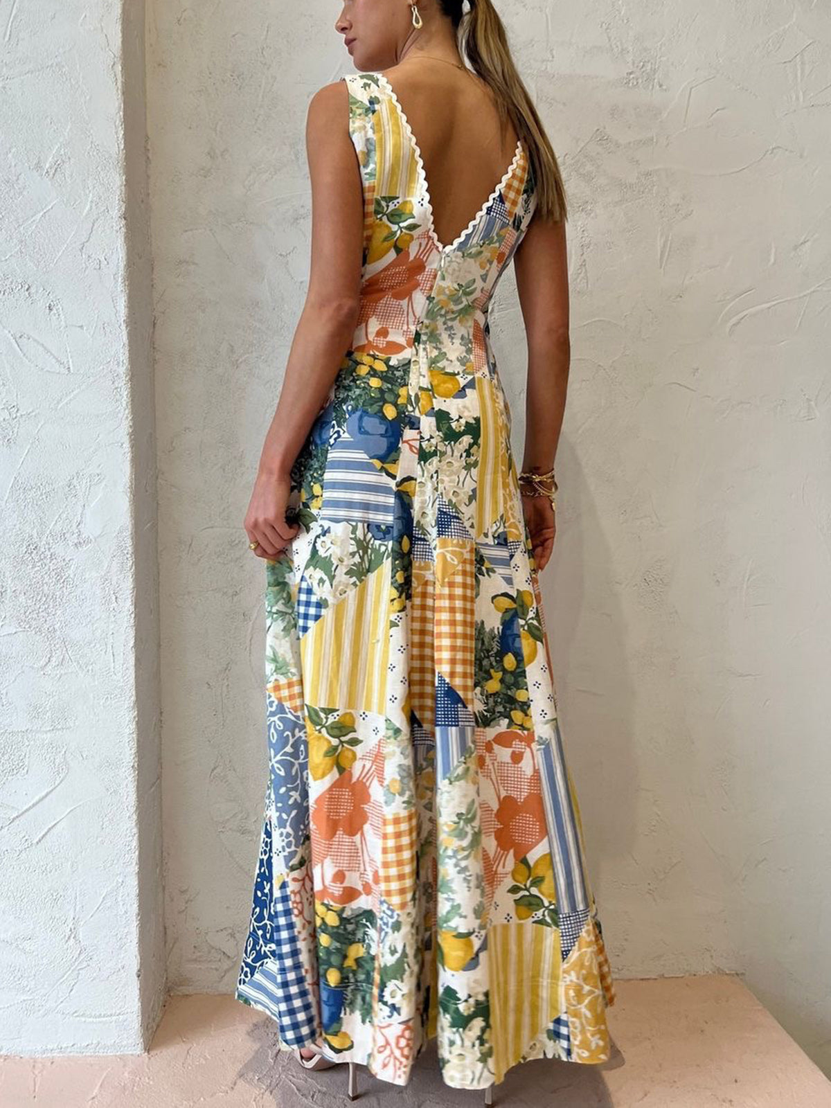 Lorette Langes Kleid mit Spitzenbesatz und Lemonade-Print 