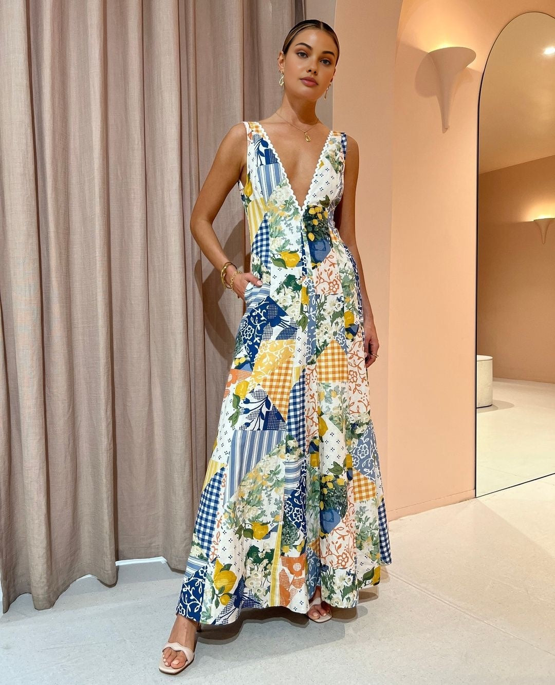 Lorette Langes Kleid mit Spitzenbesatz und Lemonade-Print 