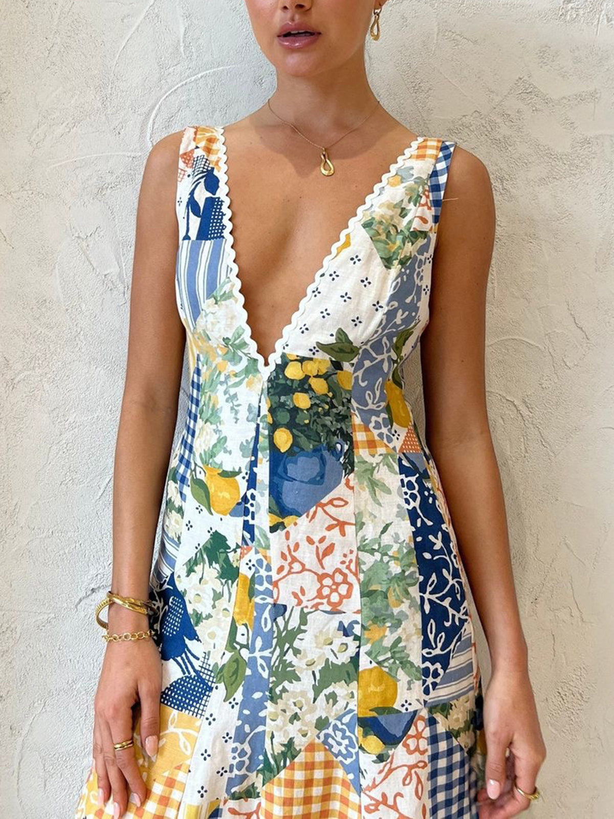 Lorette Langes Kleid mit Spitzenbesatz und Lemonade-Print 