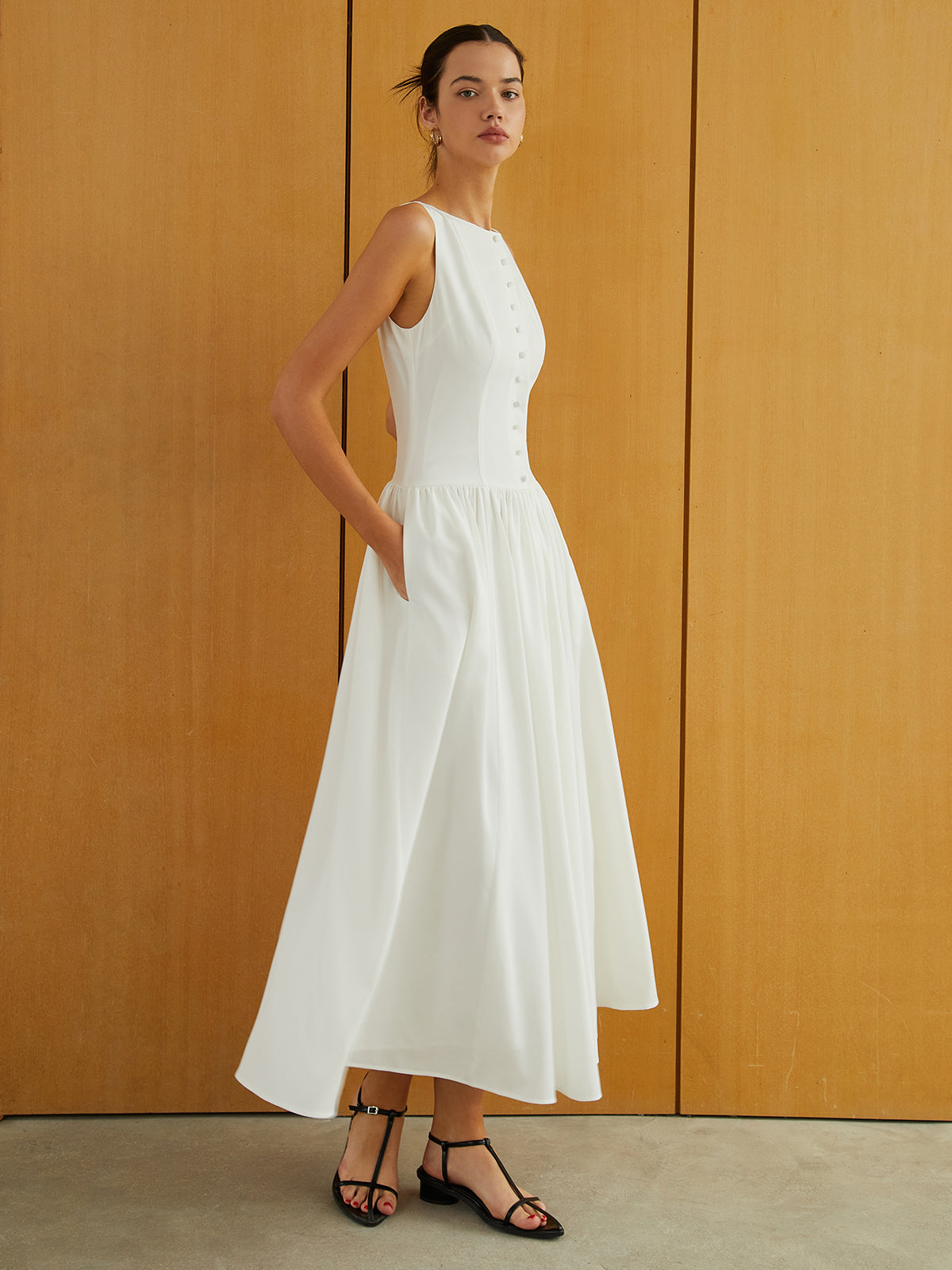 Ravys Langes Kleid mit Knopfleiste, Ärmeln und Taschen