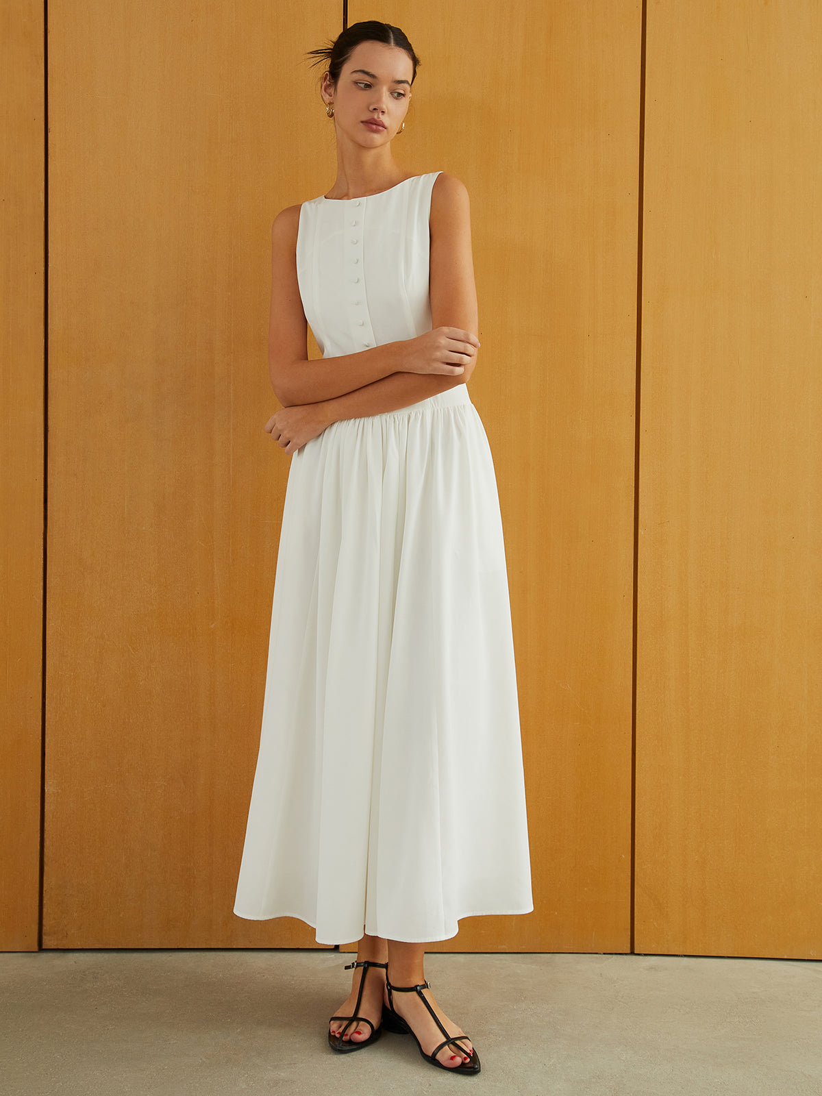 Ravys Langes Kleid mit Knopfleiste, Ärmeln und Taschen