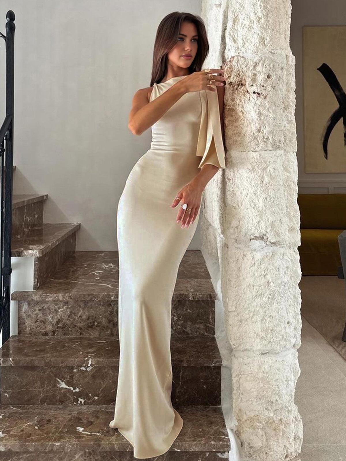 Lyra Beloved – Langes, ärmelloses Kleid mit Knoten