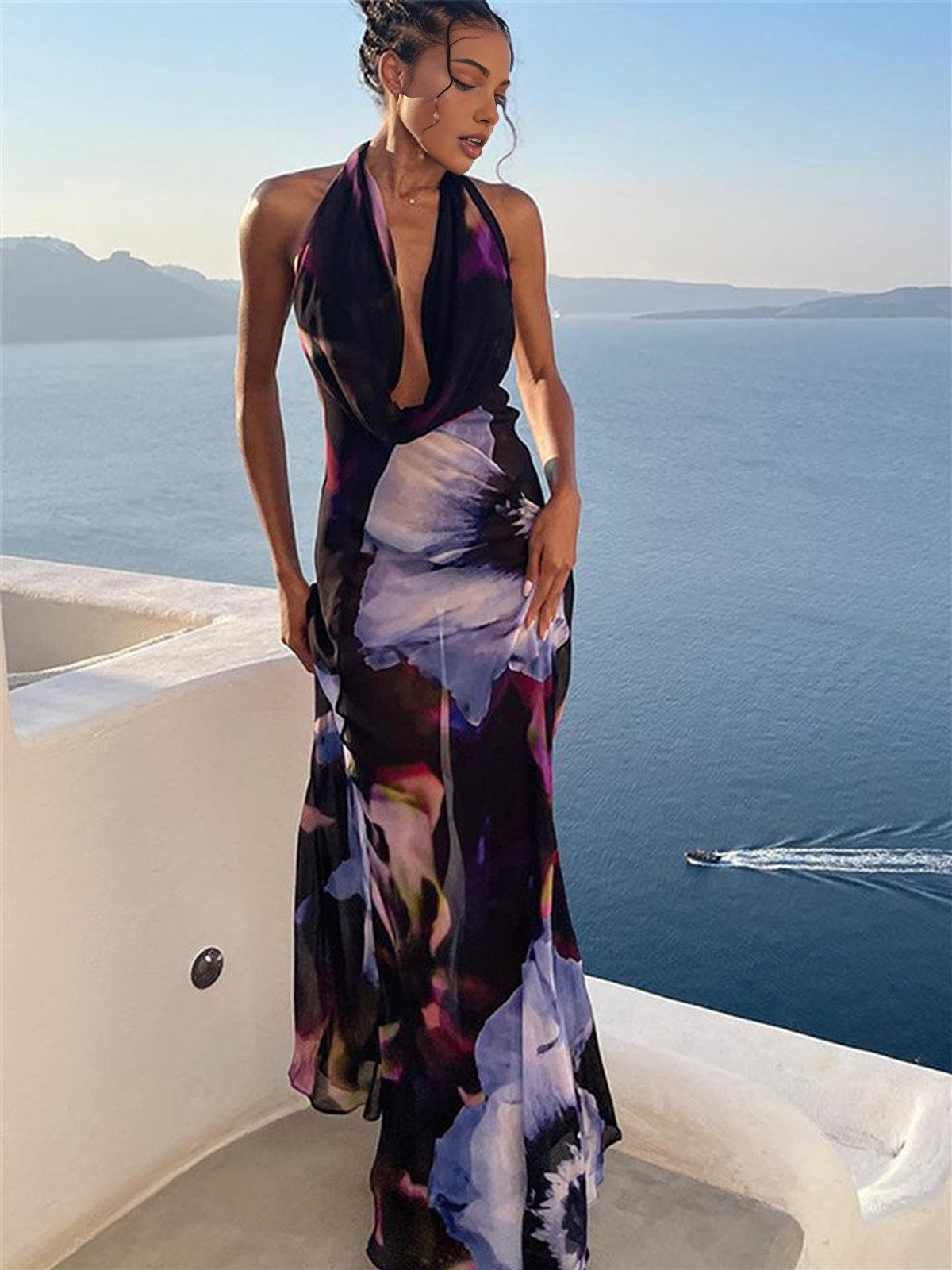 Levine – Halbtransparentes, rückenfreies Neckholderkleid mit Print 