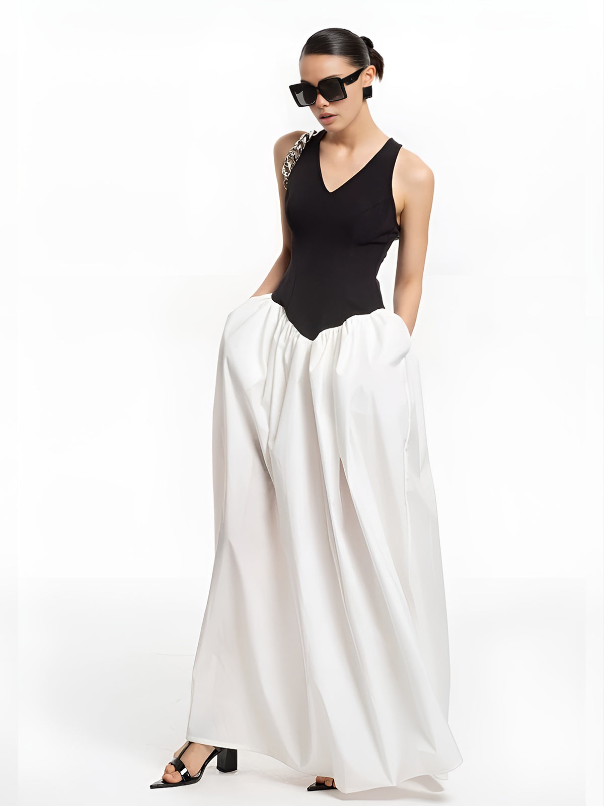 Iridspun – Halbtransparentes Kleid mit Farbblock-Einsatz und Taschen 