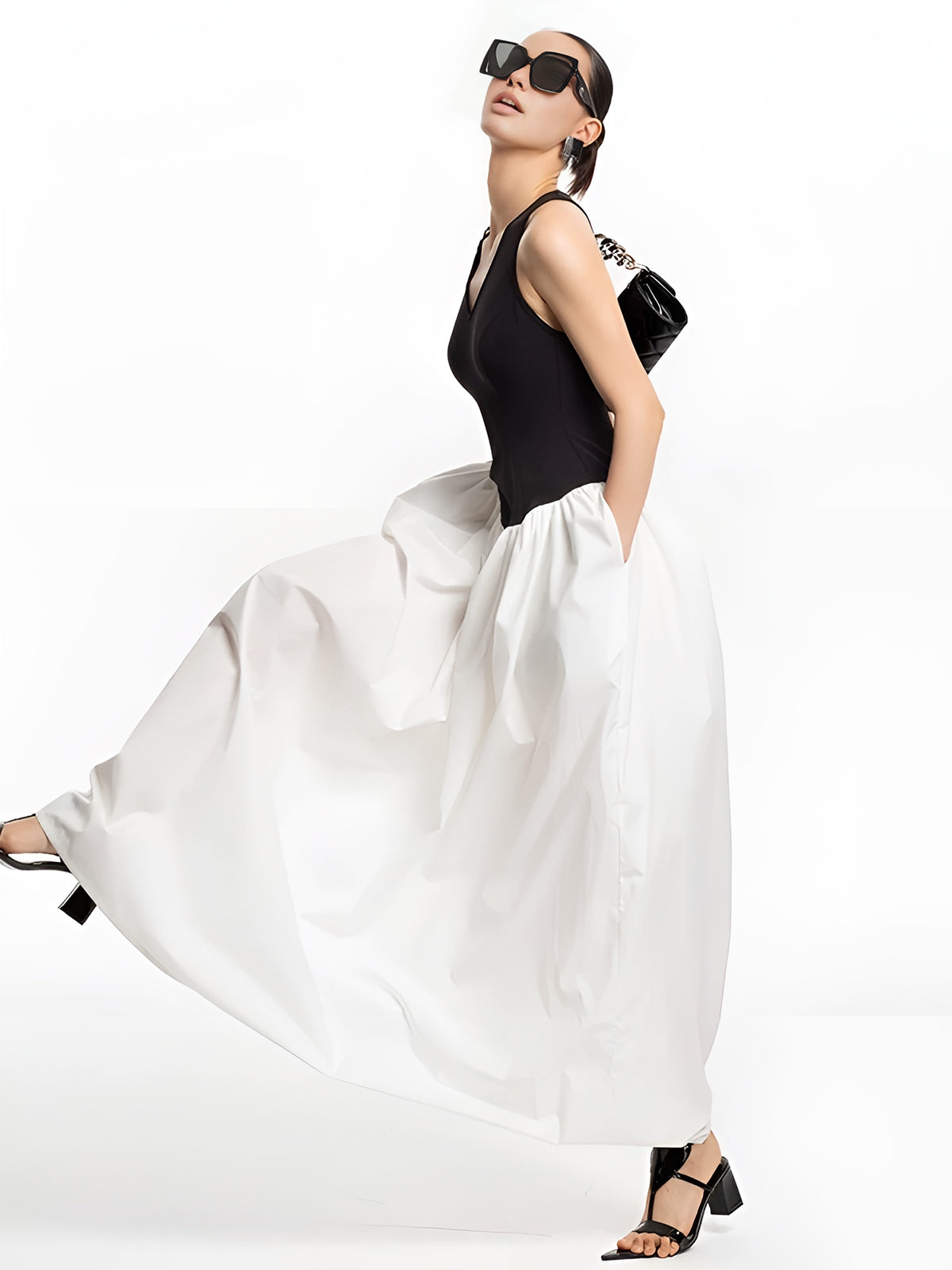Iridspun – Halbtransparentes Kleid mit Farbblock-Einsatz und Taschen 