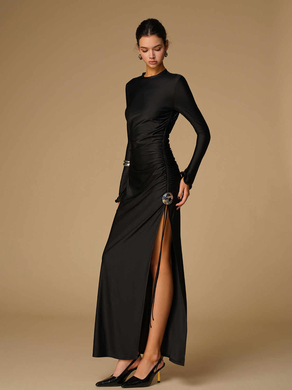 Lumisilk Langes Plisseekleid mit Metalldekor 