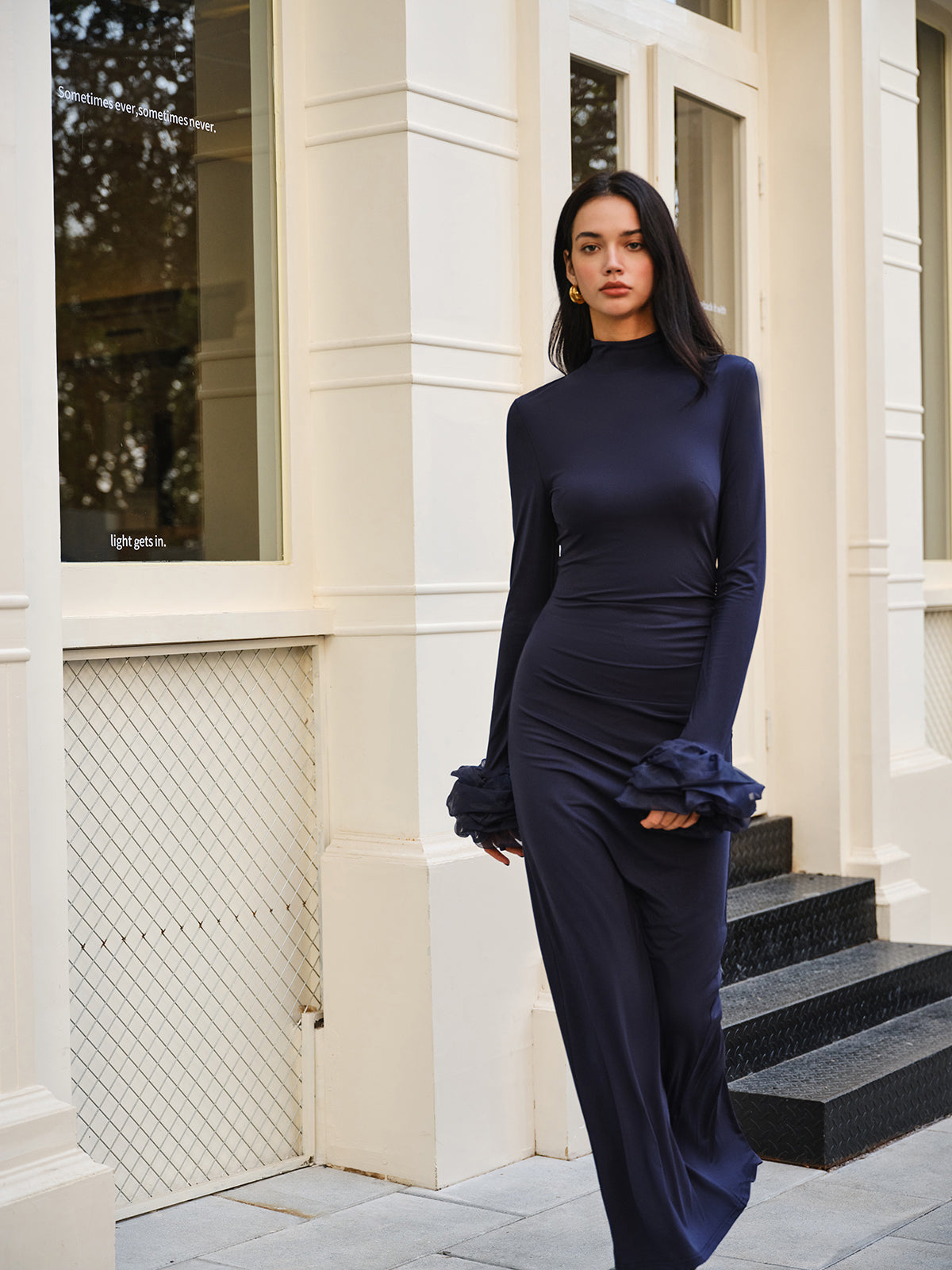 Serapbloom Elegantes langes Jerseykleid mit Rüschen und Schlitz