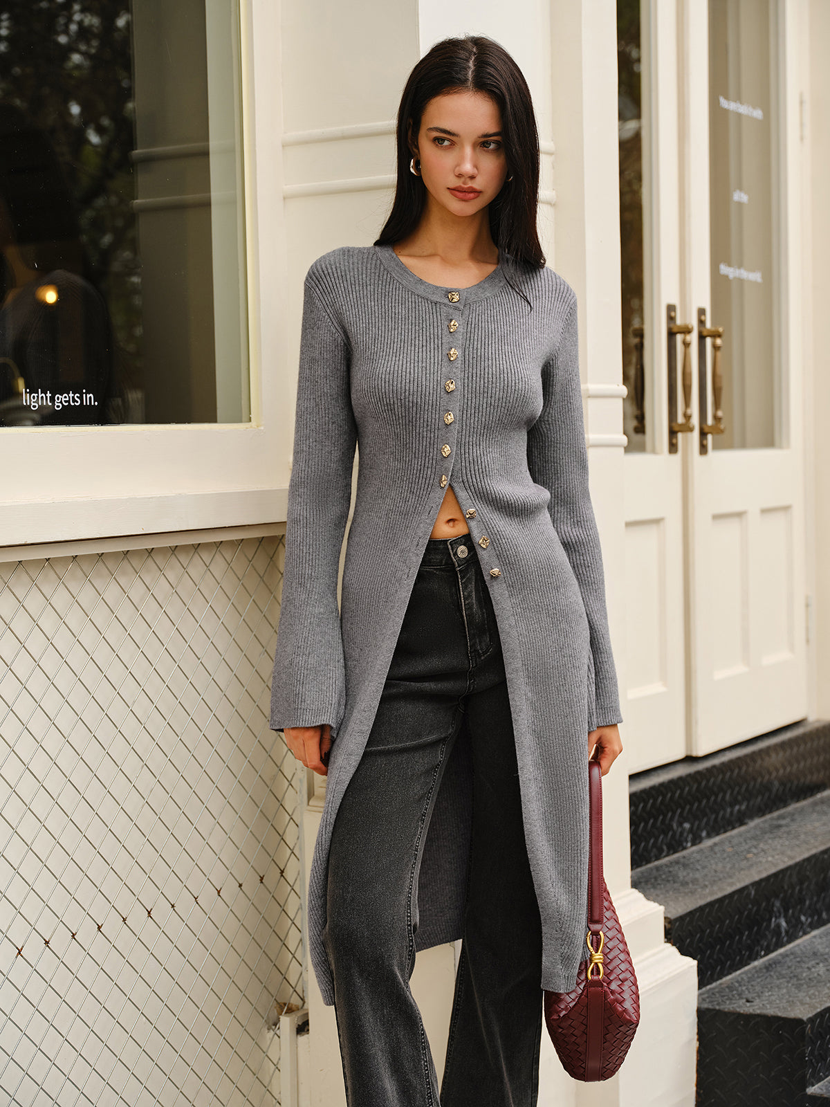 Opalsilk – Vielseitiges Pulloverkleid mit Metallbrust 