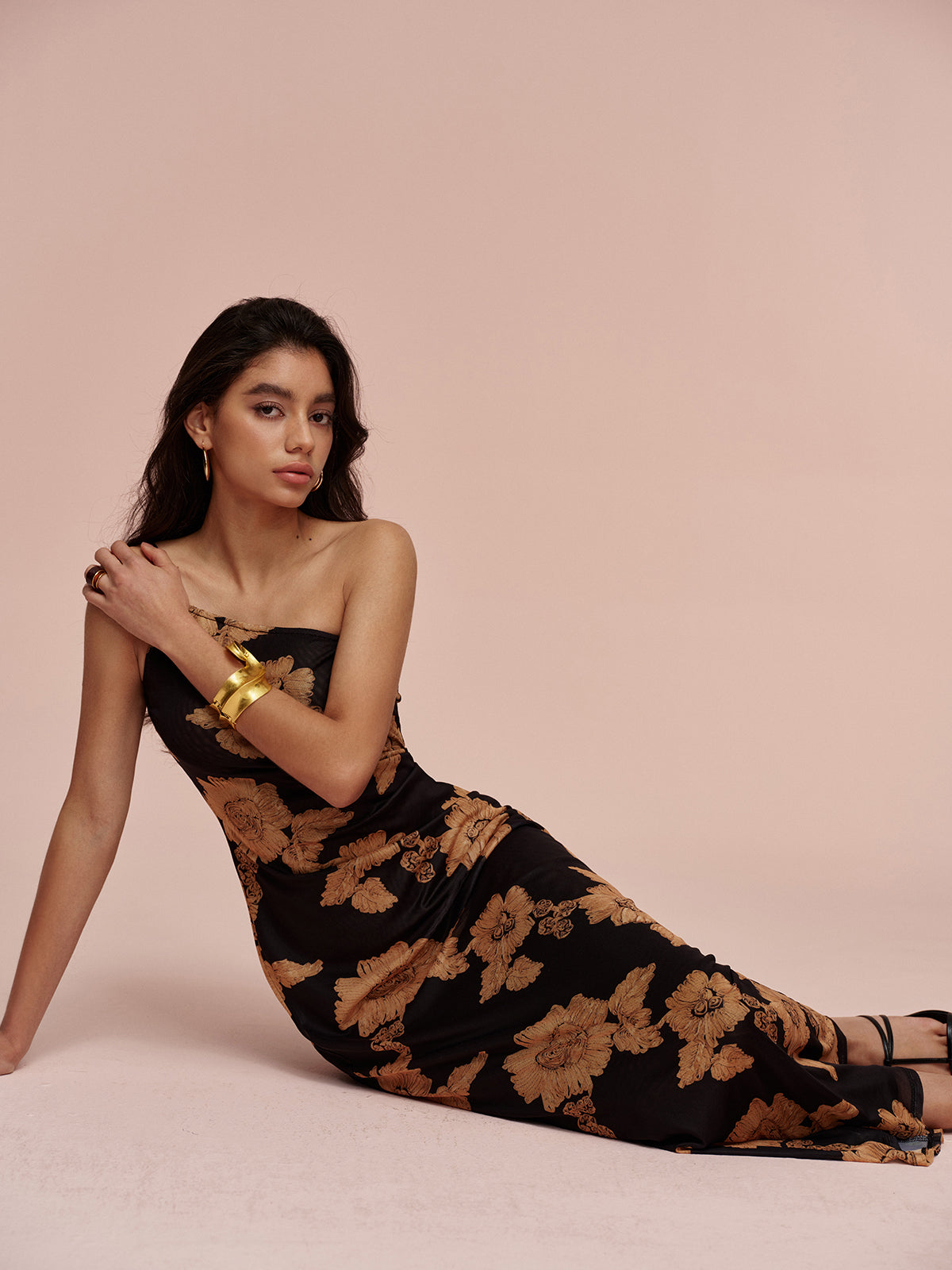 Reverglow – Asymmetrisches, bedrucktes Kleid mit kalter Schulter 