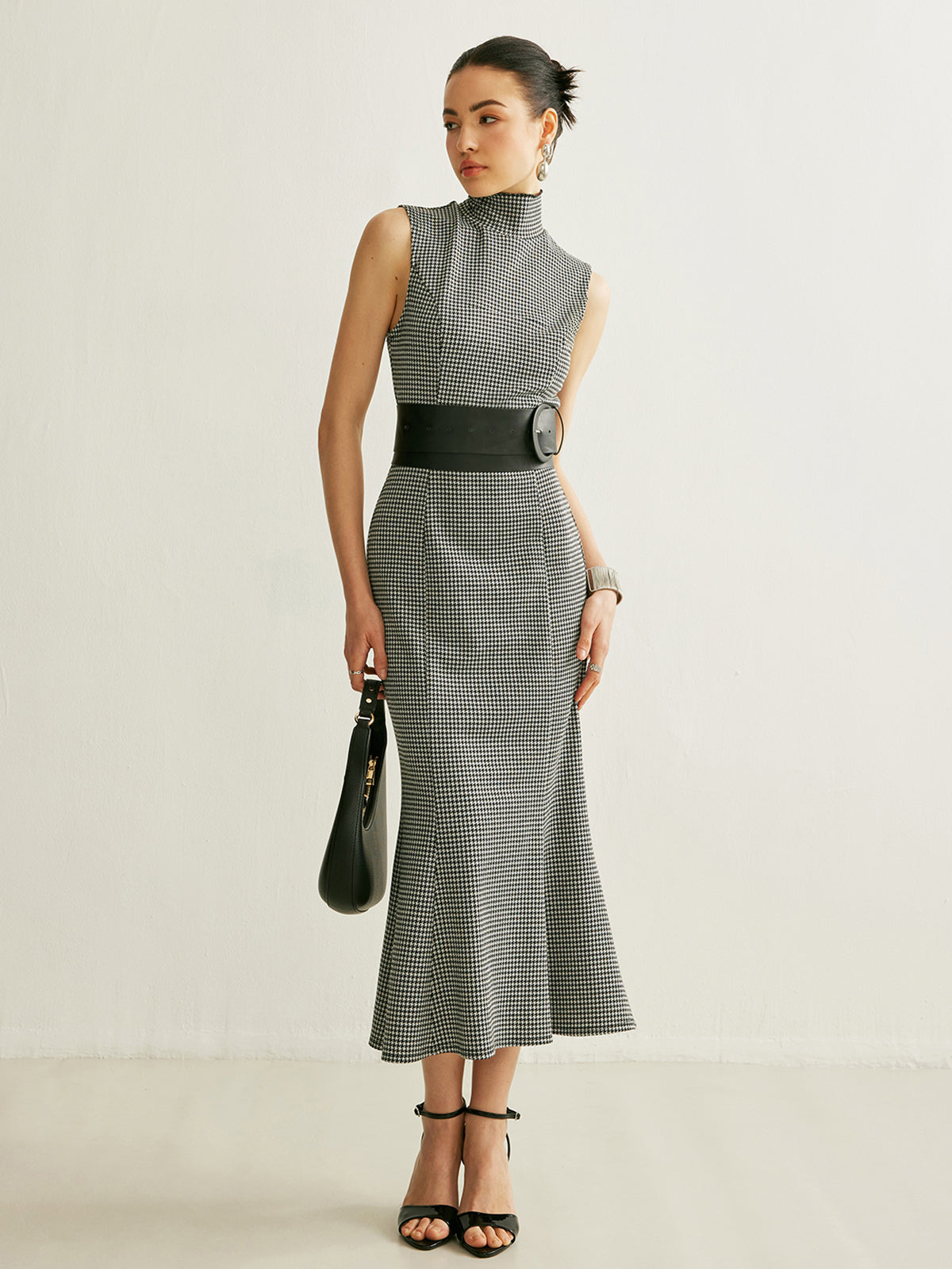 Divinesilk – Ärmelloses, kariertes Kleid mit Gürtel 