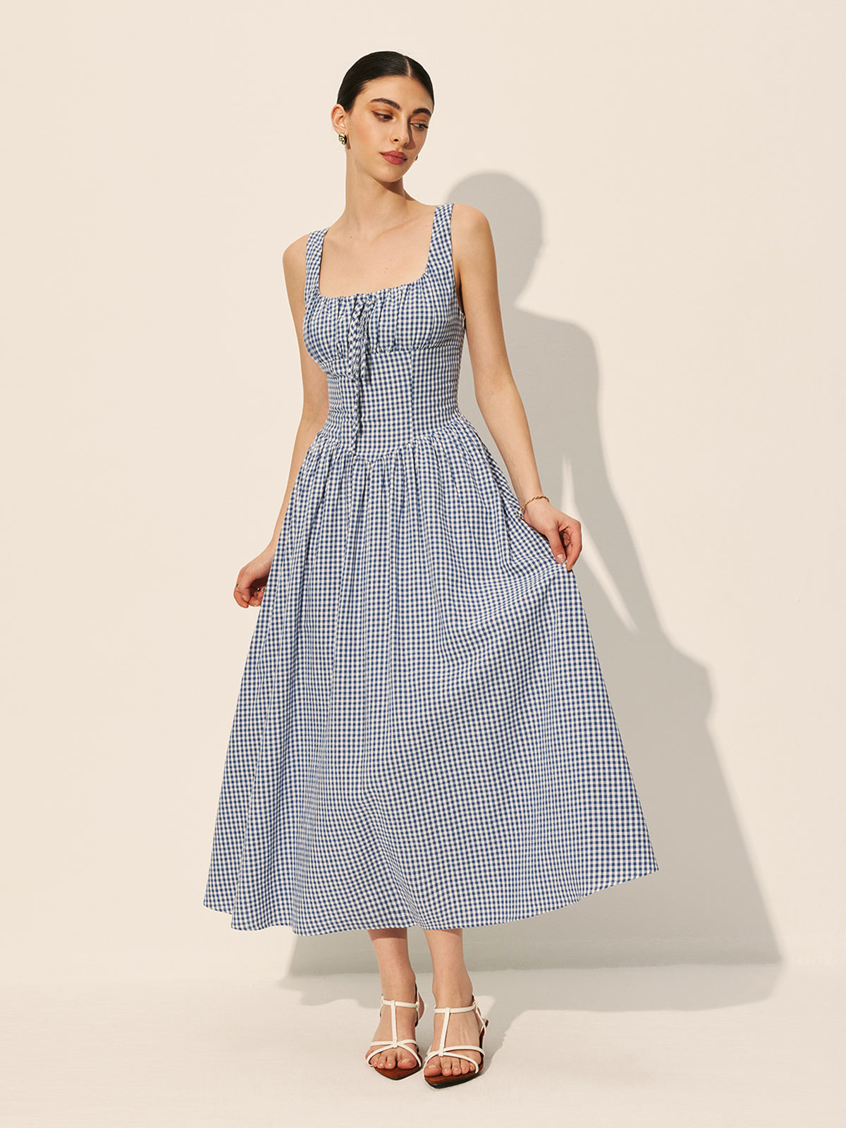 Mystisches Baumwollkleid mit Schachbrettmuster und Bindeband vorne 