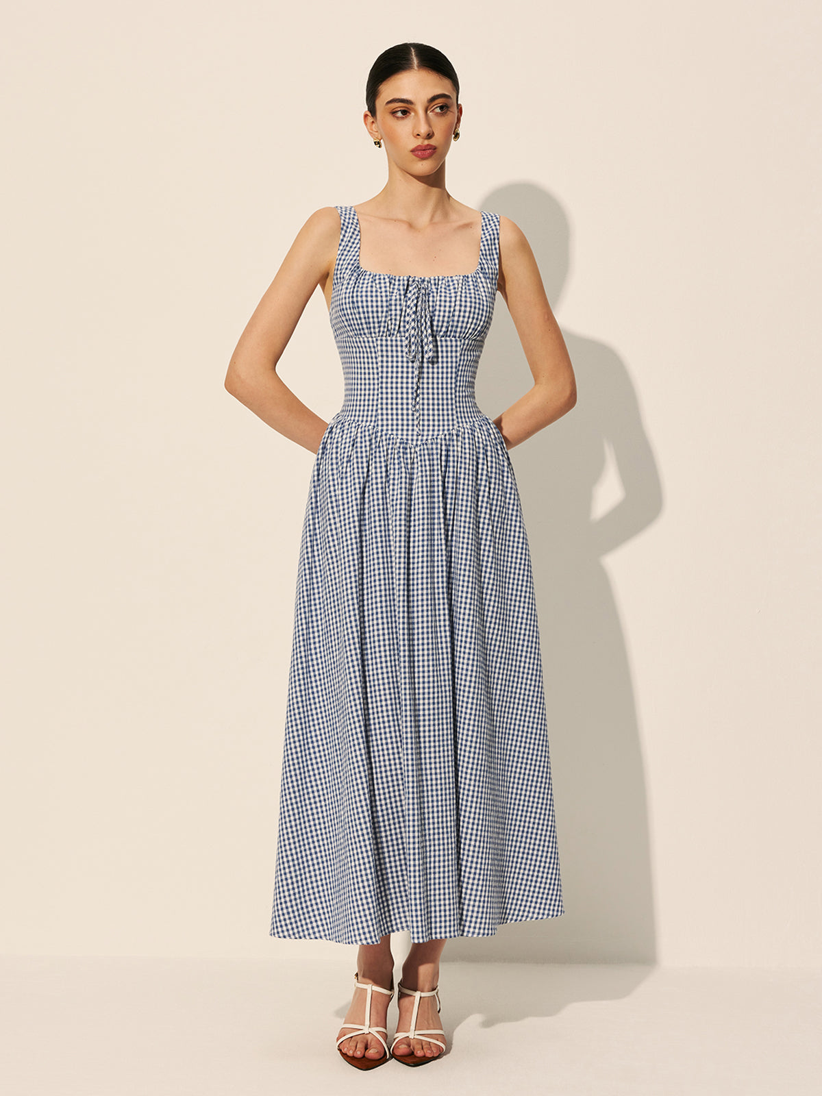 Mystisches Baumwollkleid mit Schachbrettmuster und Bindeband vorne 