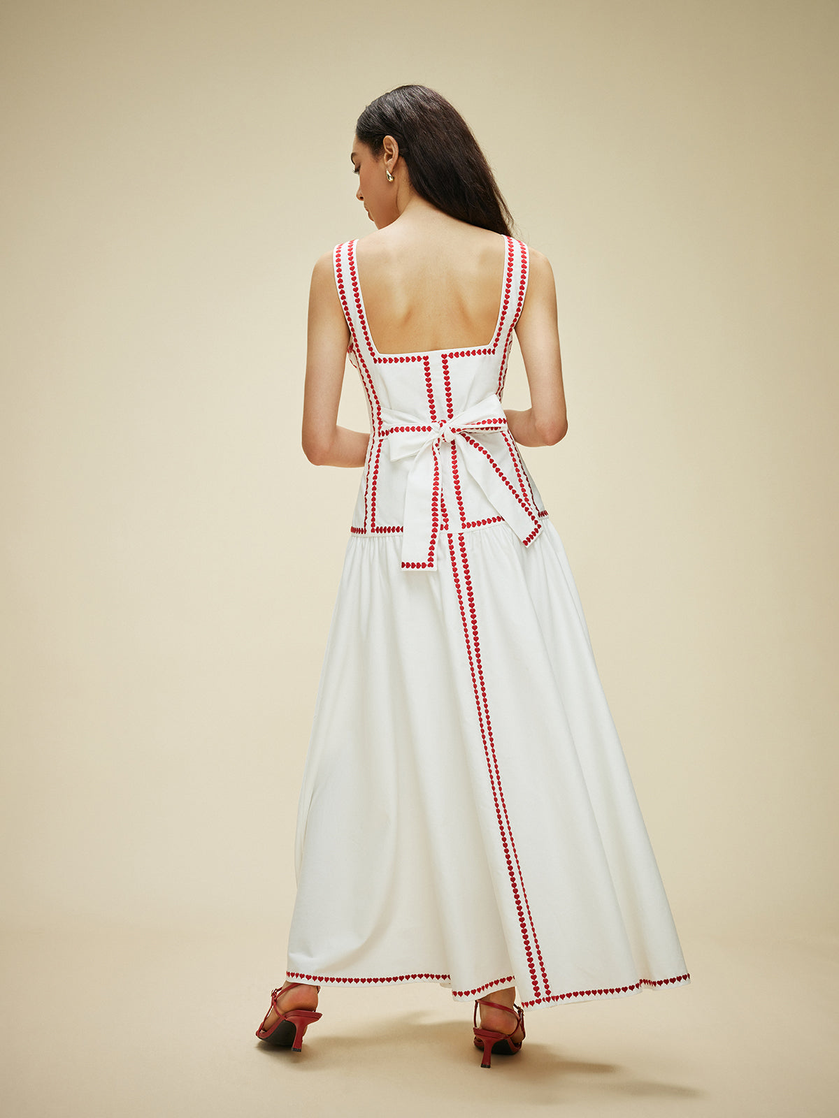 Sareth Baumwollkleid mit Kontrastbesatz und Bindeband auf der Rückseite 