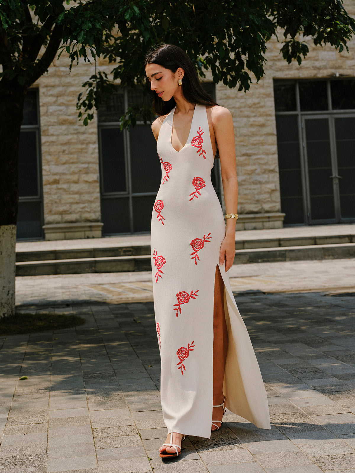 Shimsilk – Neckholderkleid aus geschlitztem Strick mit Stickerei 