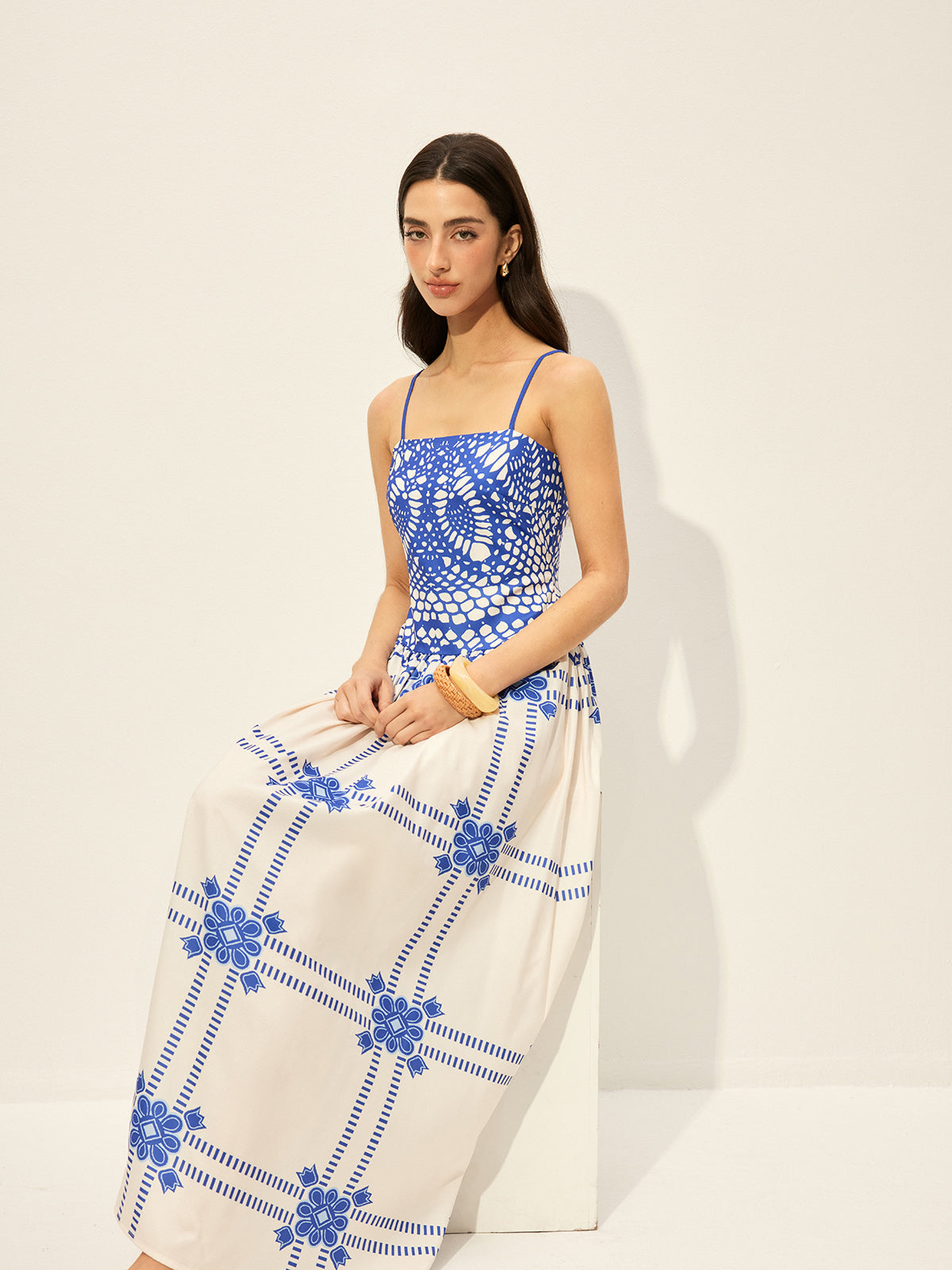 Verstellbares Kleid mit Spaghettiträgern und Reißverschluss im Iridweave-Print 