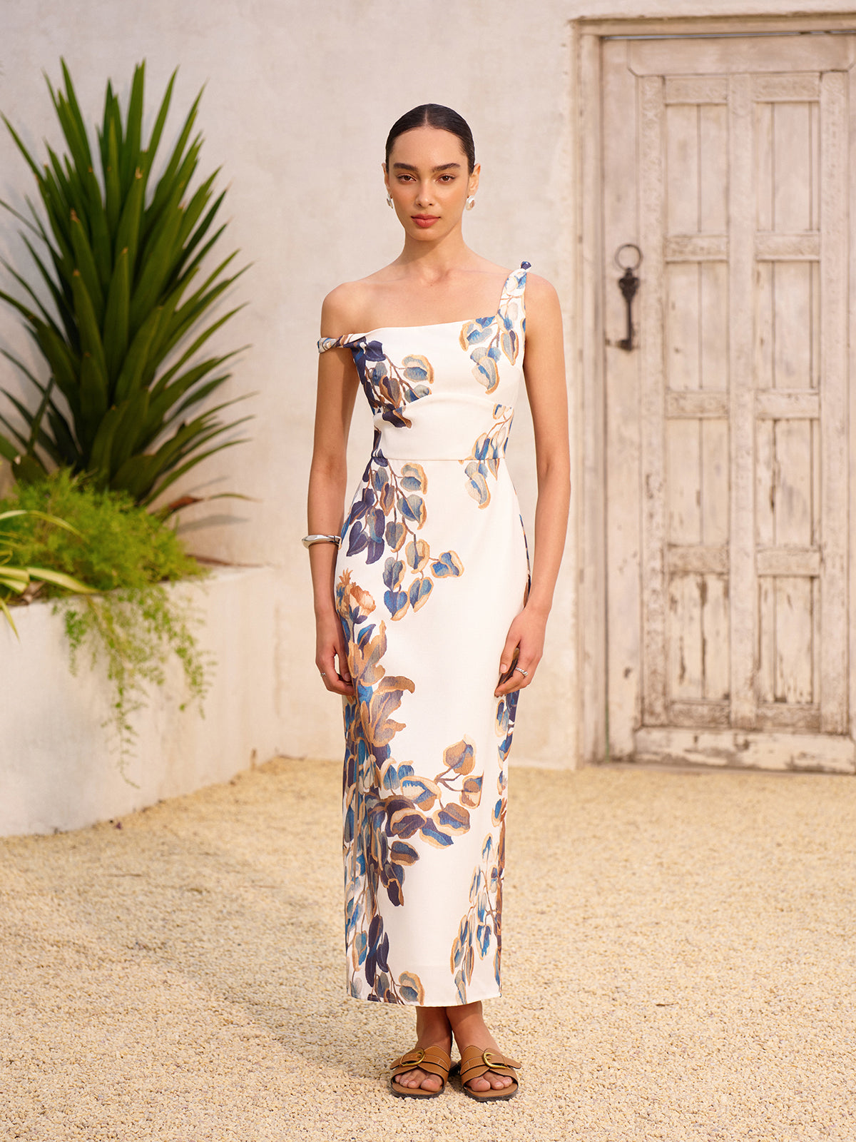 Kleid mit asymmetrischem Ausschnitt, Reißverschluss und Schlitz im Boho-Look mit Opal-Print 