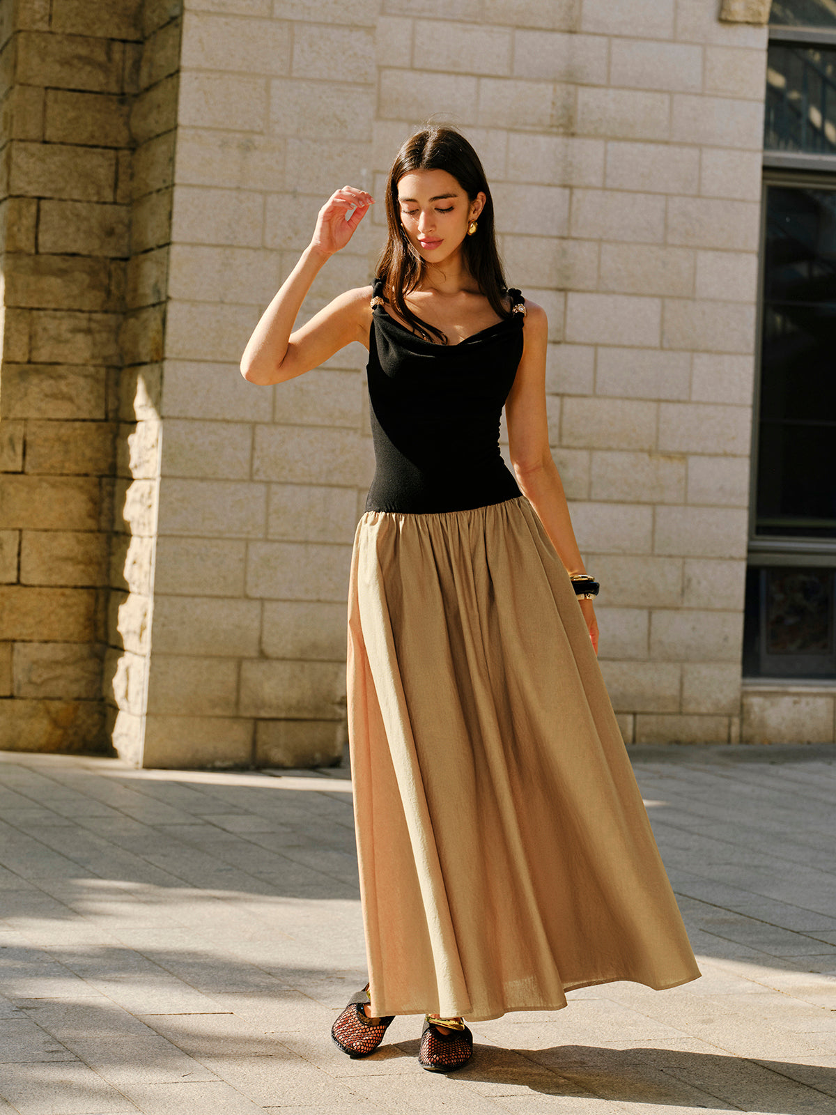 Palima – Ärmelloses Kleid mit Wasserfallausschnitt und Metalldetail aus Leinen und Baumwolle 