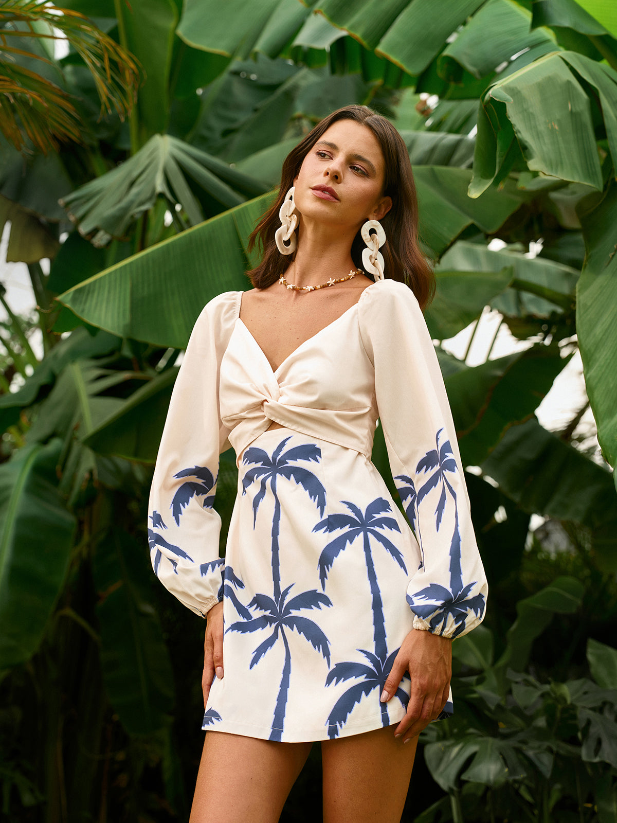 Solara – Langärmliges Kleid mit verdrehtem Frontprint