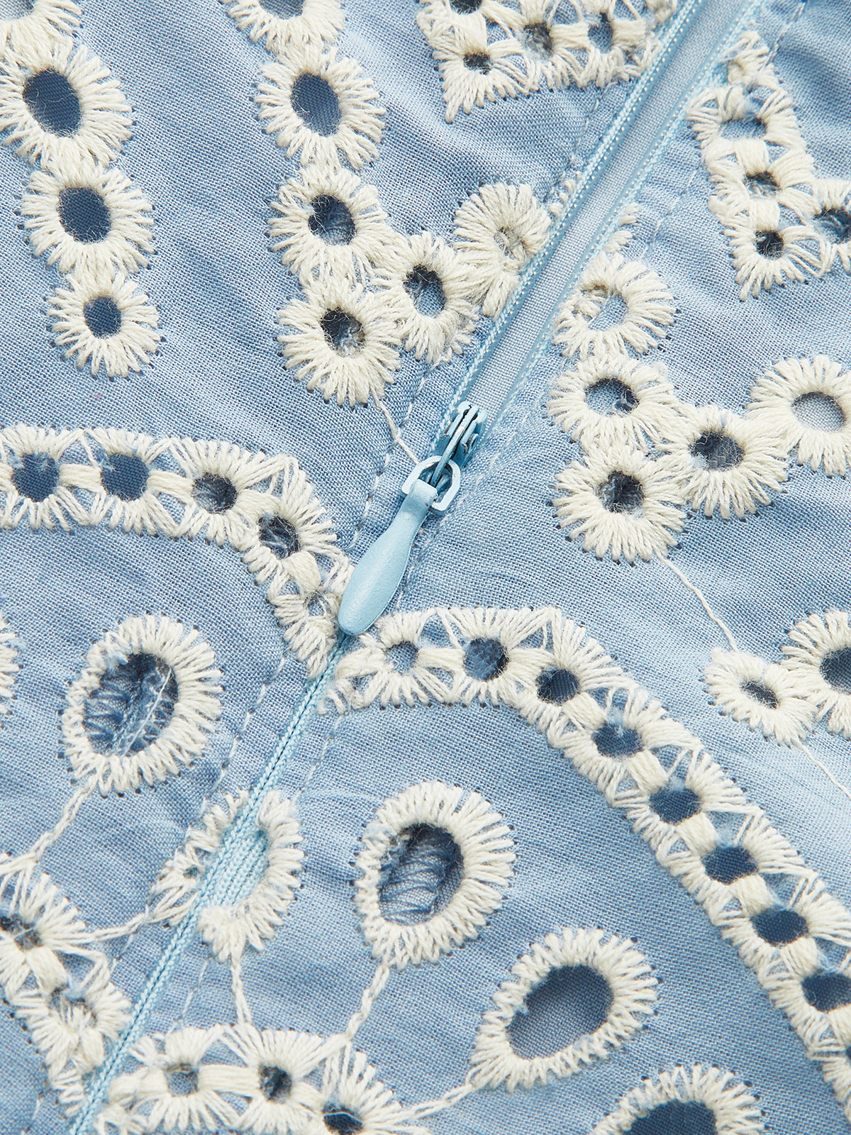 Dorlys Halvtransparent Broderad Halsringning 