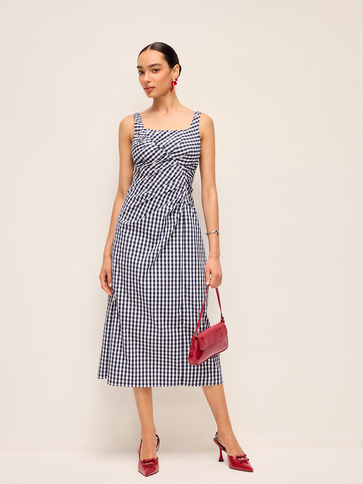 Luminweave – Ärmelloses Gingham-Kleid mit asymmetrischen Falten 