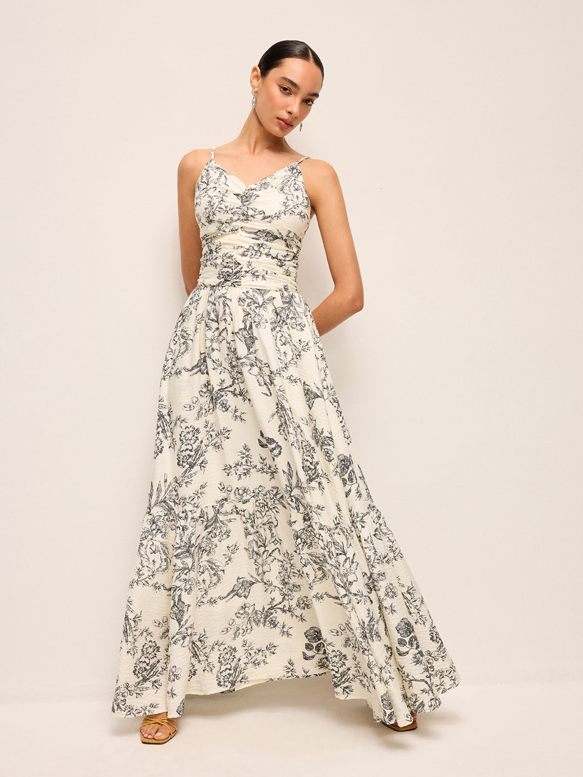 Opalrose – Gerüschtes Camisole-Kleid mit Blumenmuster 
