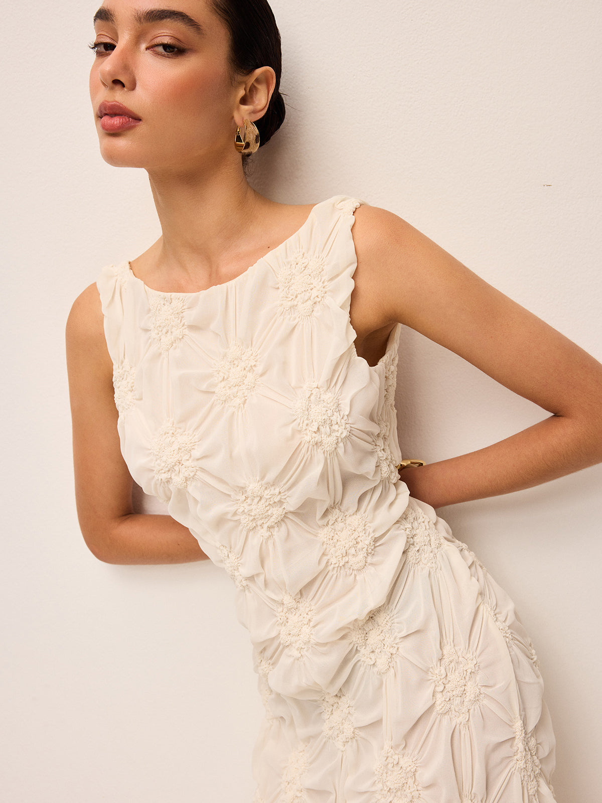 Mystglow – Elegantes Maxikleid mit Stickerei und Schlitz