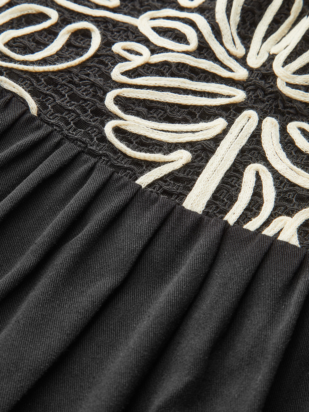 Seidenbesticktes Midikleid mit Bindeträgern 